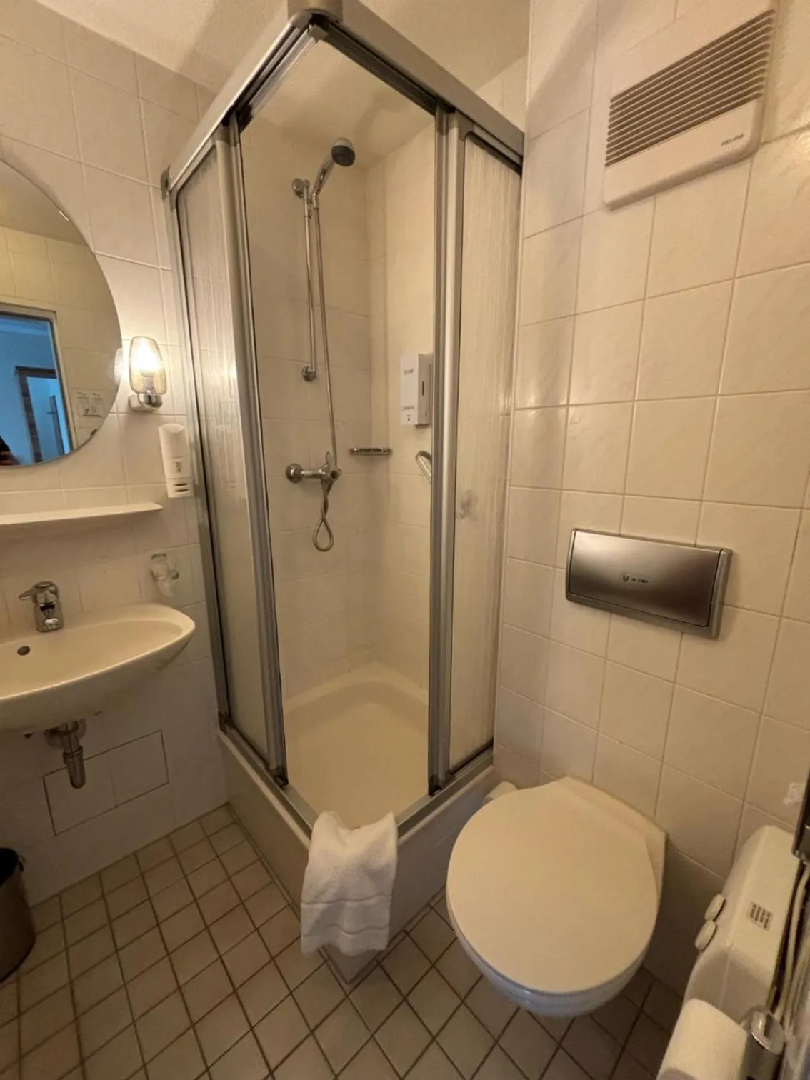 Shower in Hotel Schlangenbader Hof