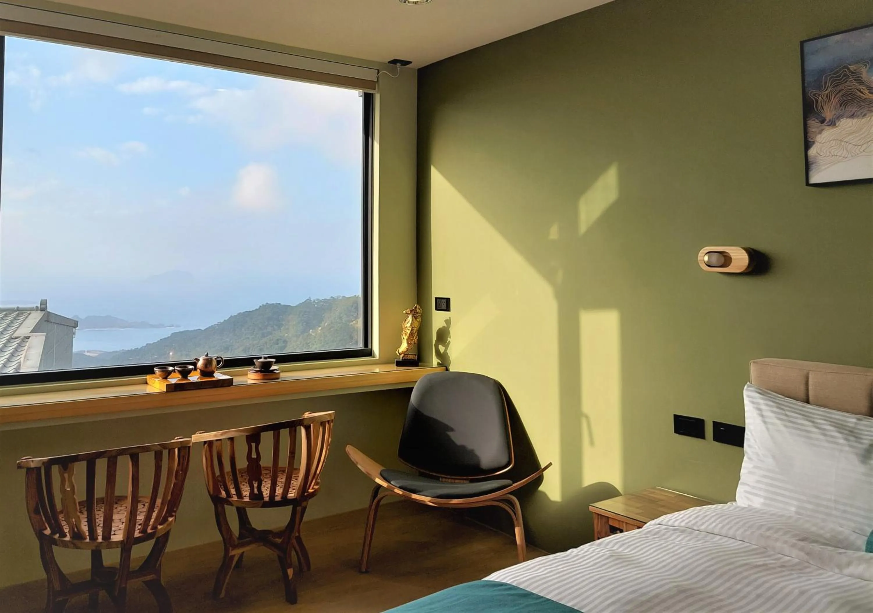 Photo of the whole room, Bed in 95 Pavilion