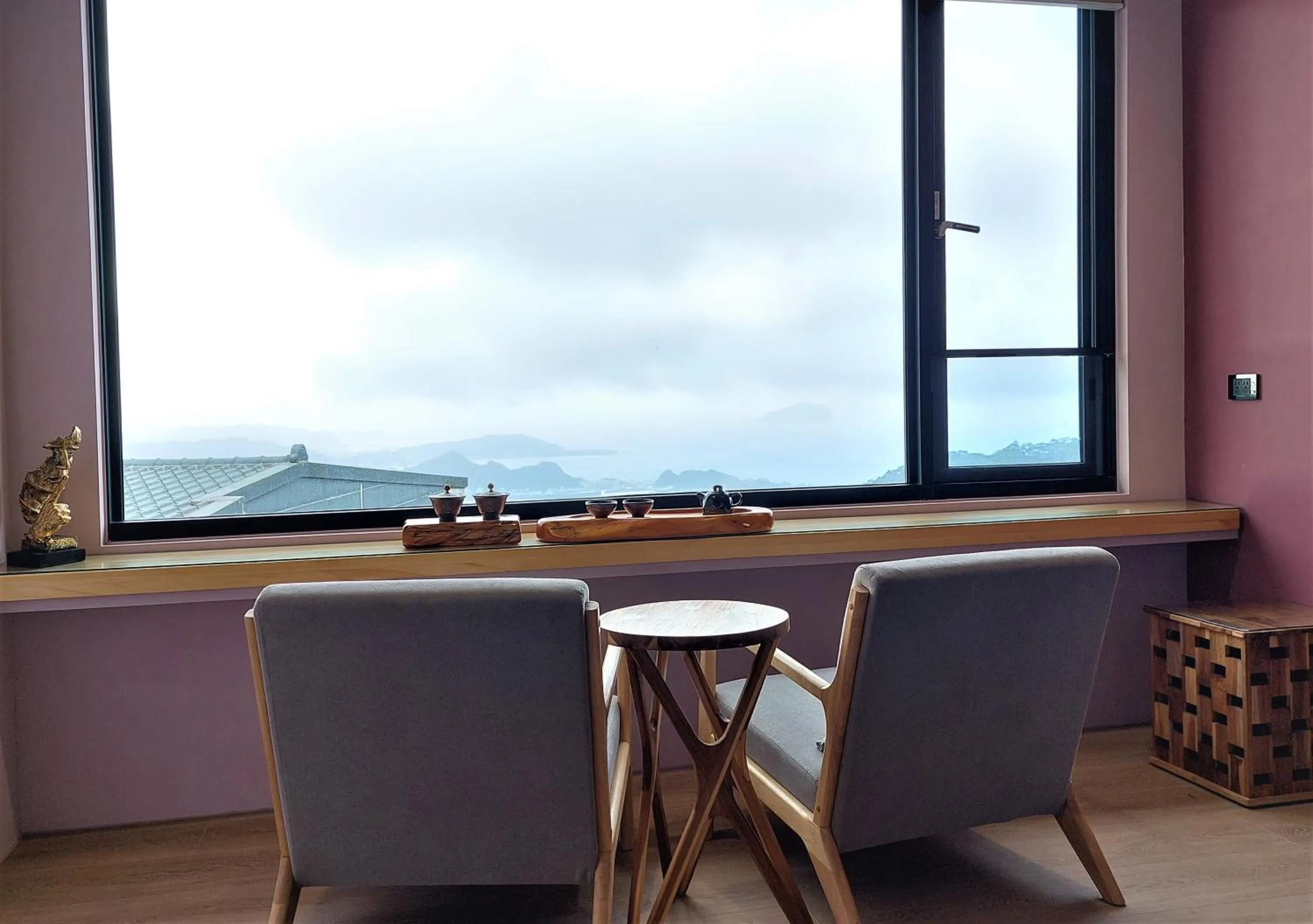 Seating area in 95 Pavilion