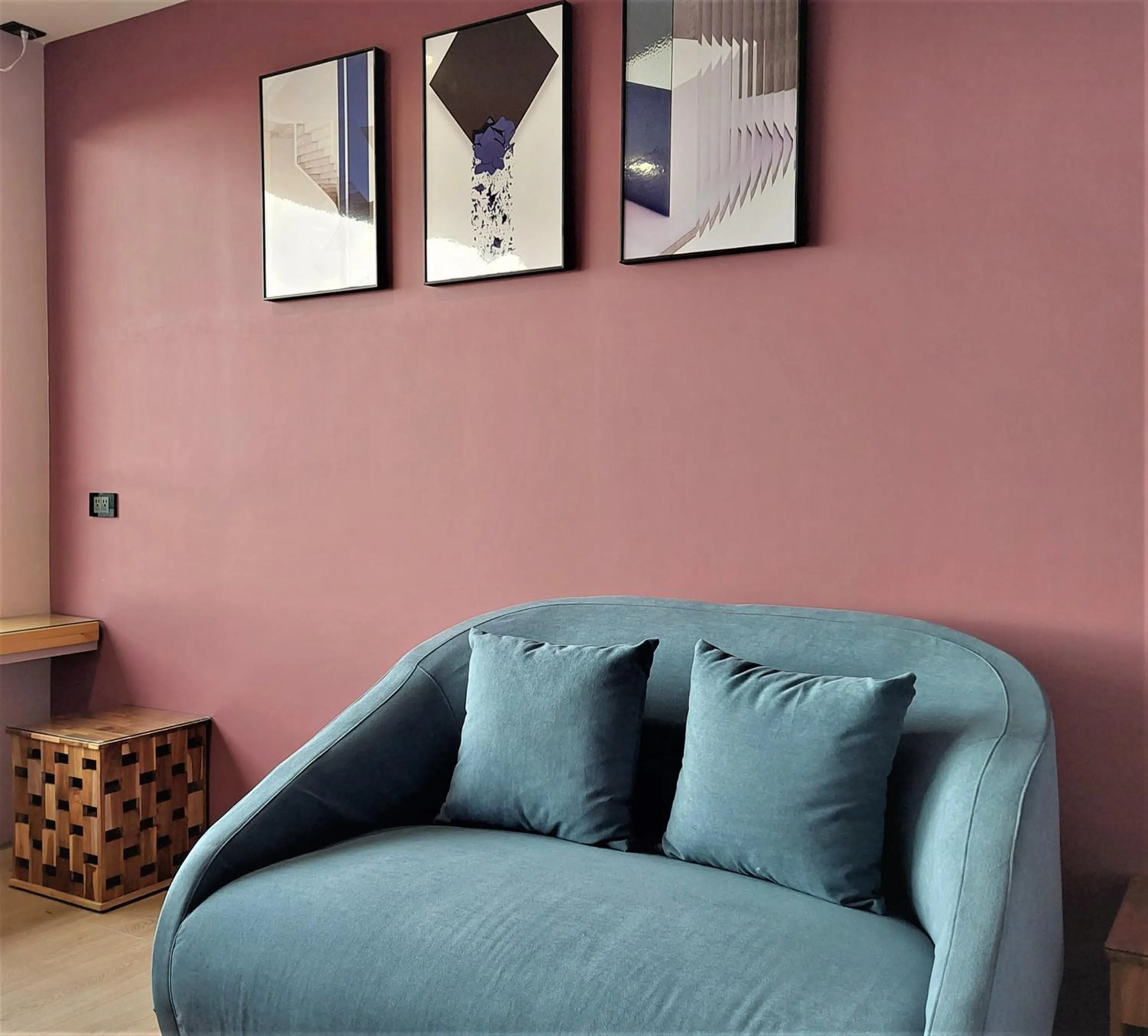 Seating area in 95 Pavilion