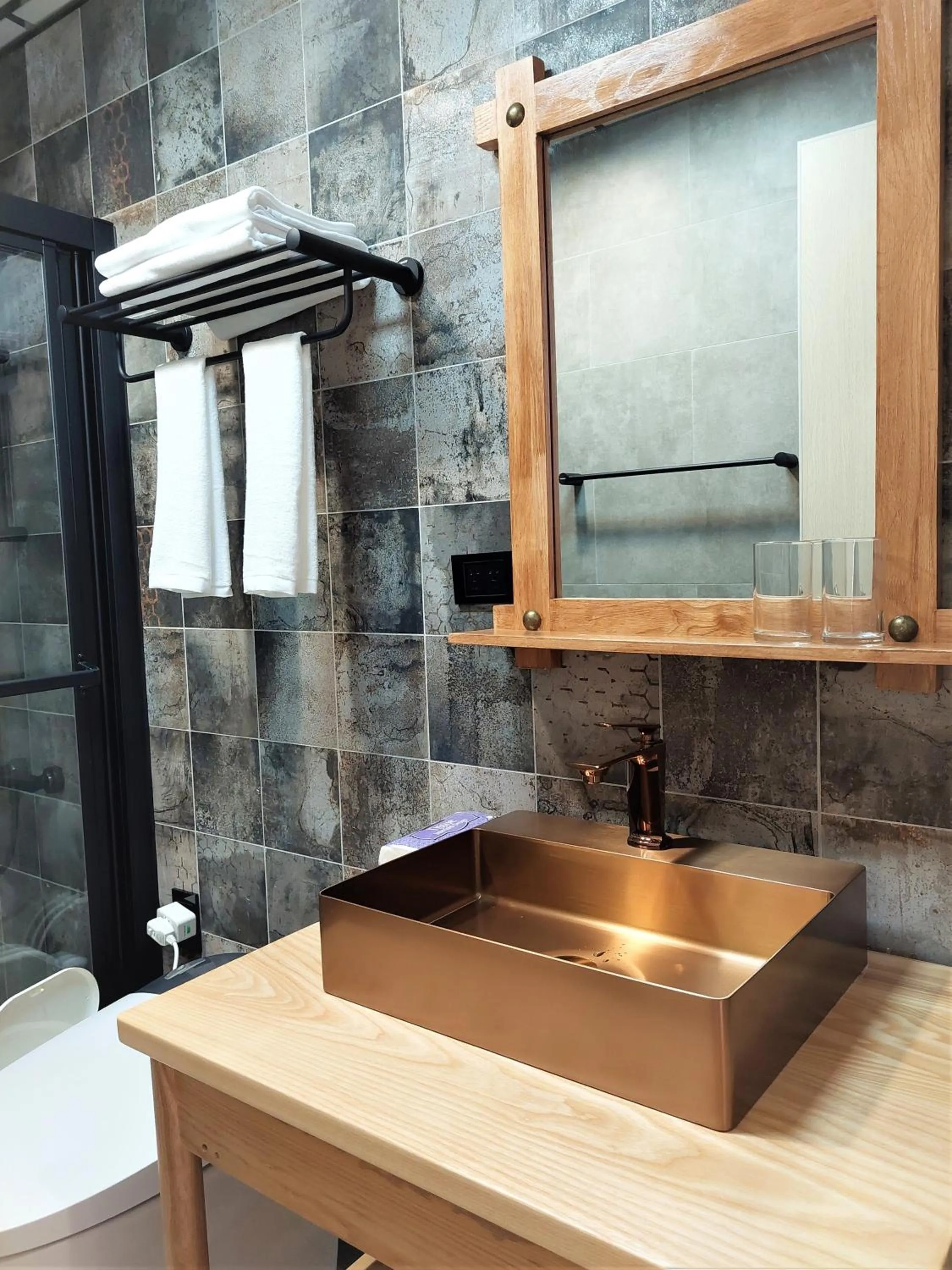 Shower in 95 Pavilion