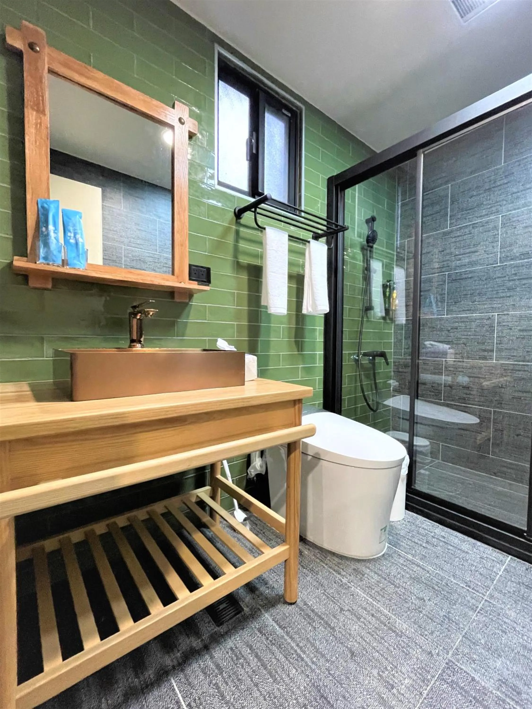 Shower in 95 Pavilion