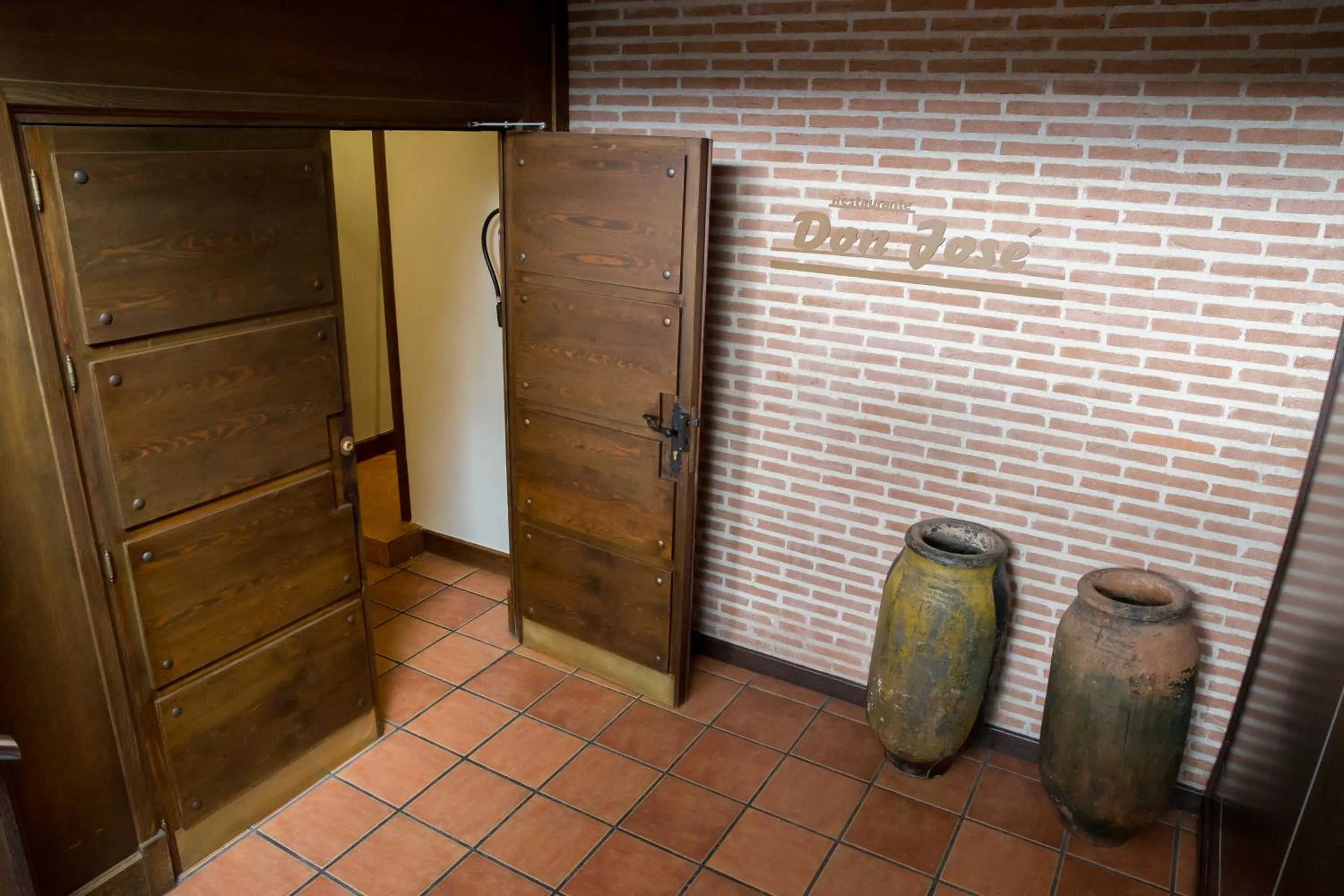 Restaurant/places to eat in Hostal Torrejón