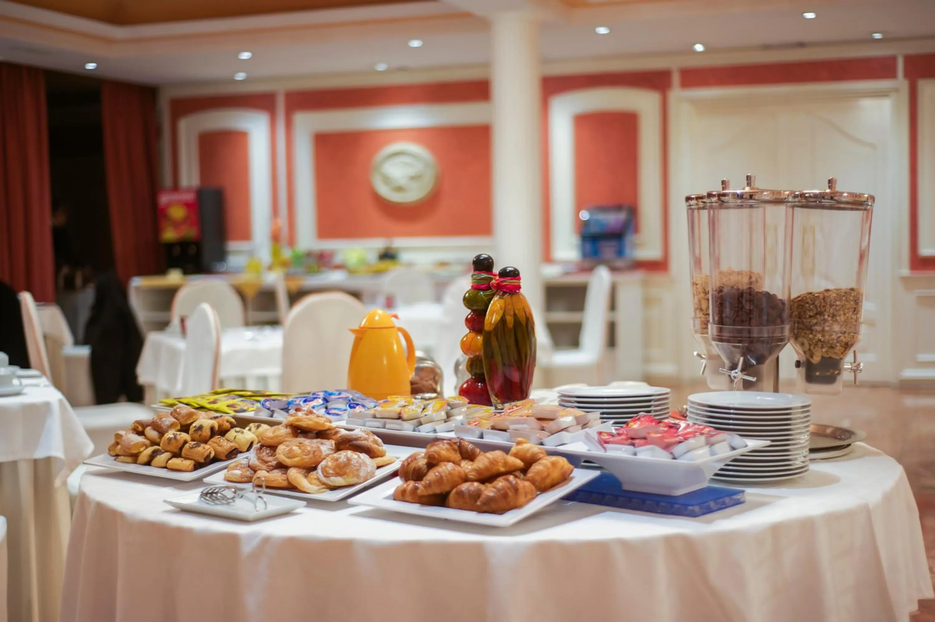Buffet breakfast in Hostal Torrejón