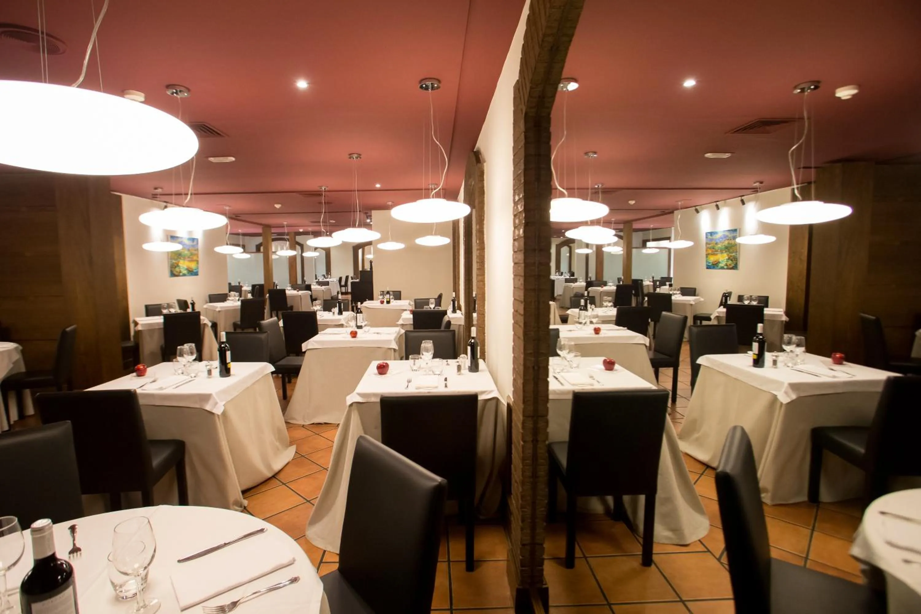 Restaurant/places to eat in Hotel Aida