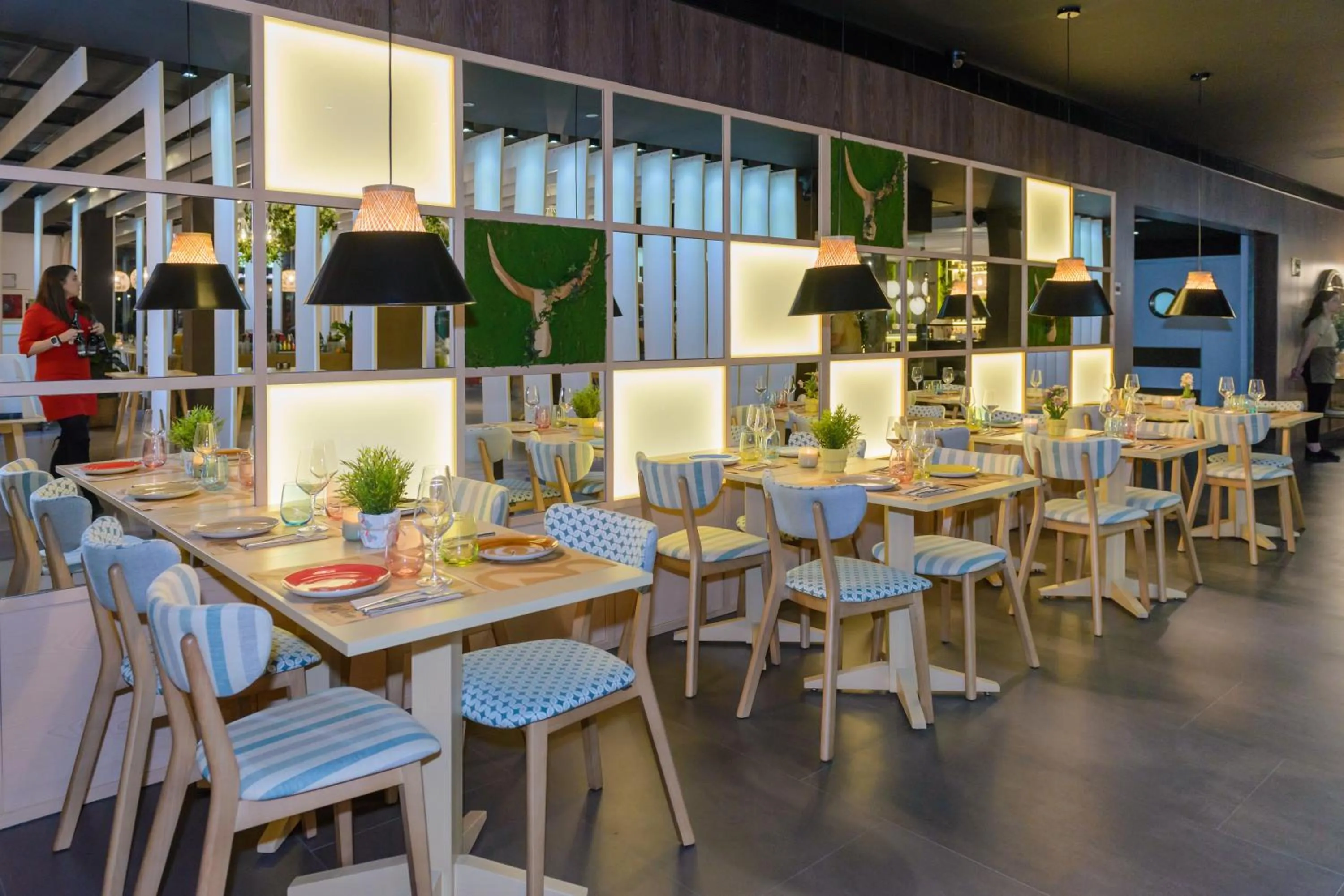 Restaurant/places to eat in Hotel Aida