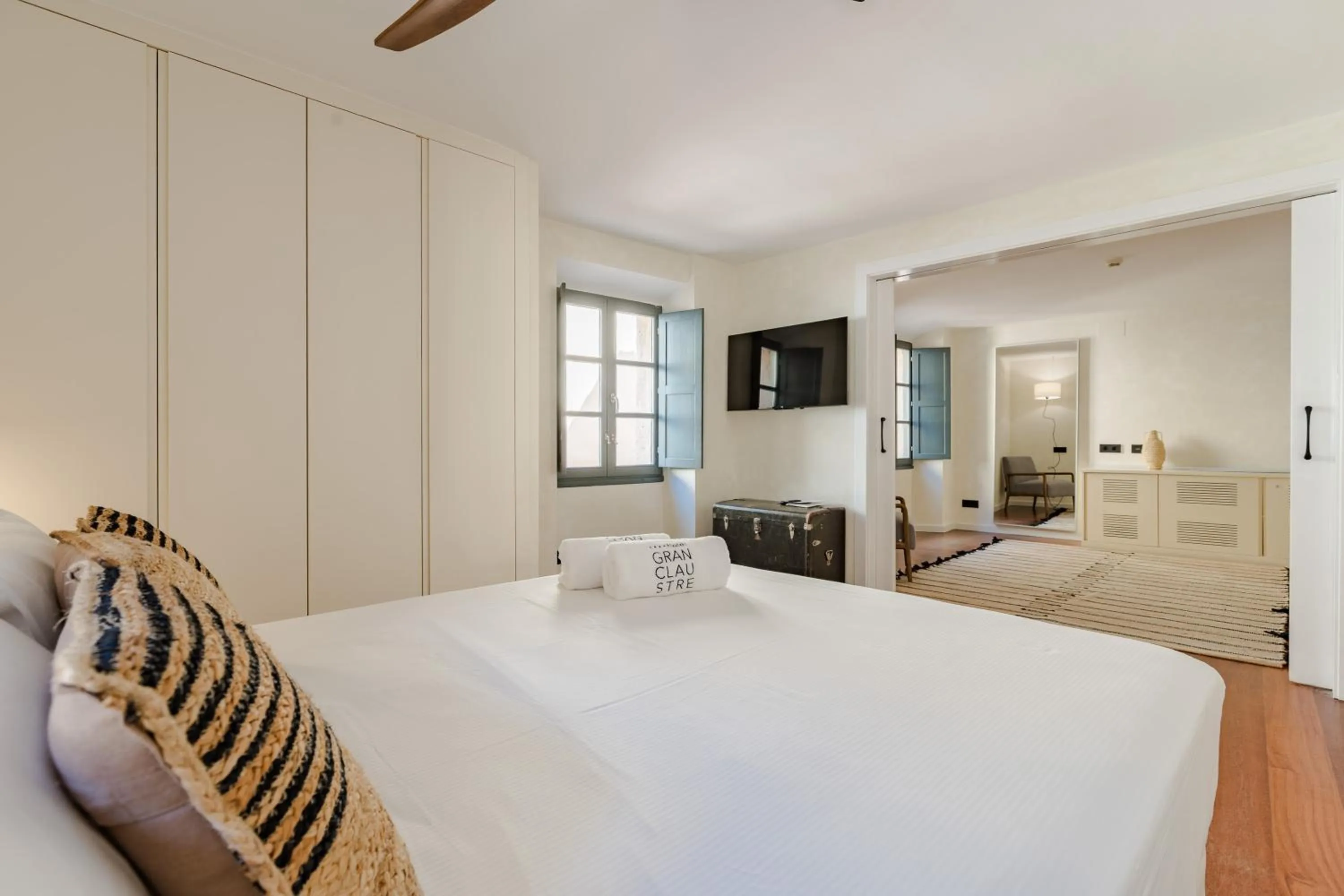 Photo of the whole room, Bed in Gran Claustre Boutique Hotel