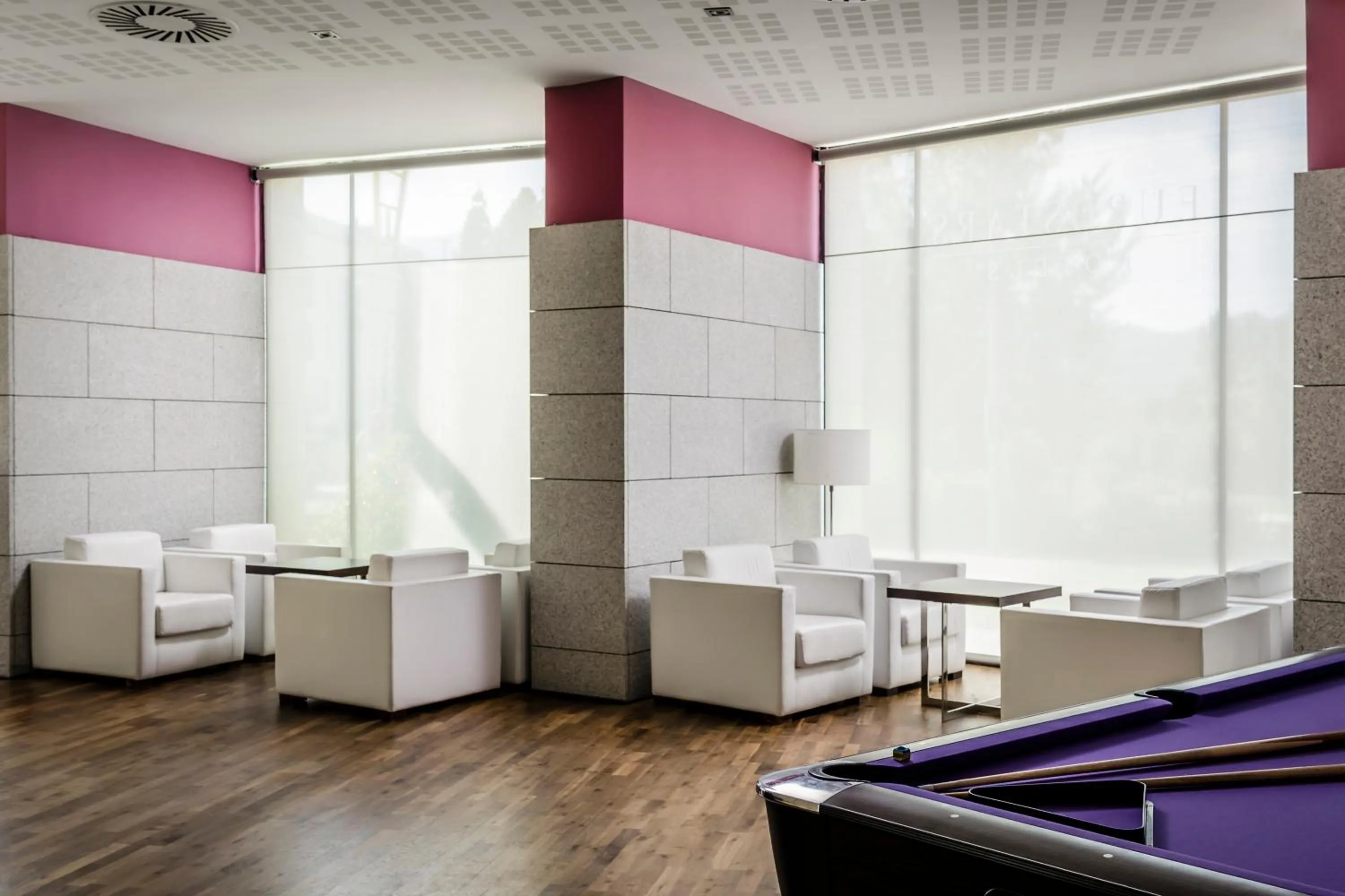 Communal lounge/ TV room in Eurostars Reina Felicia