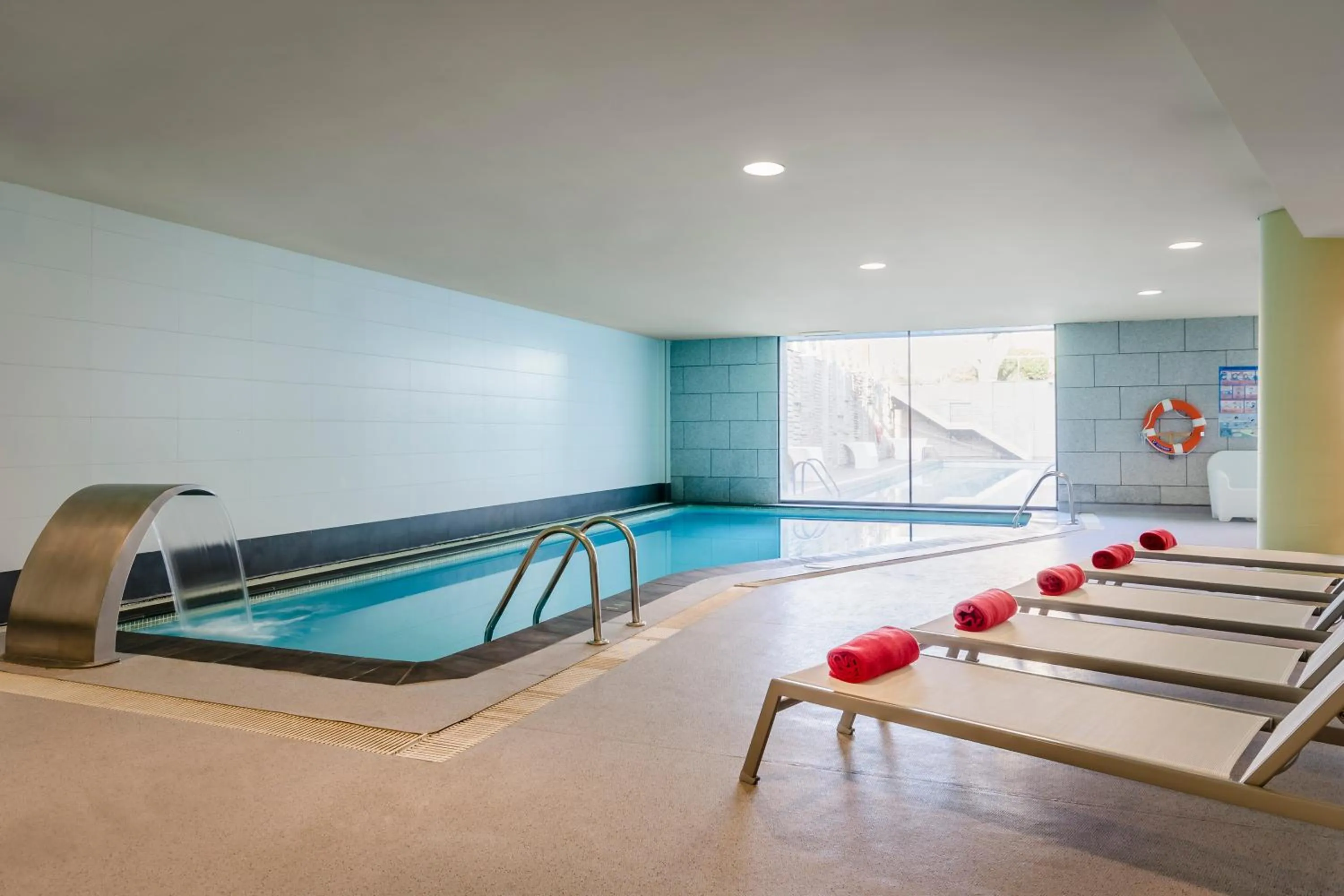 Swimming pool in Eurostars Reina Felicia