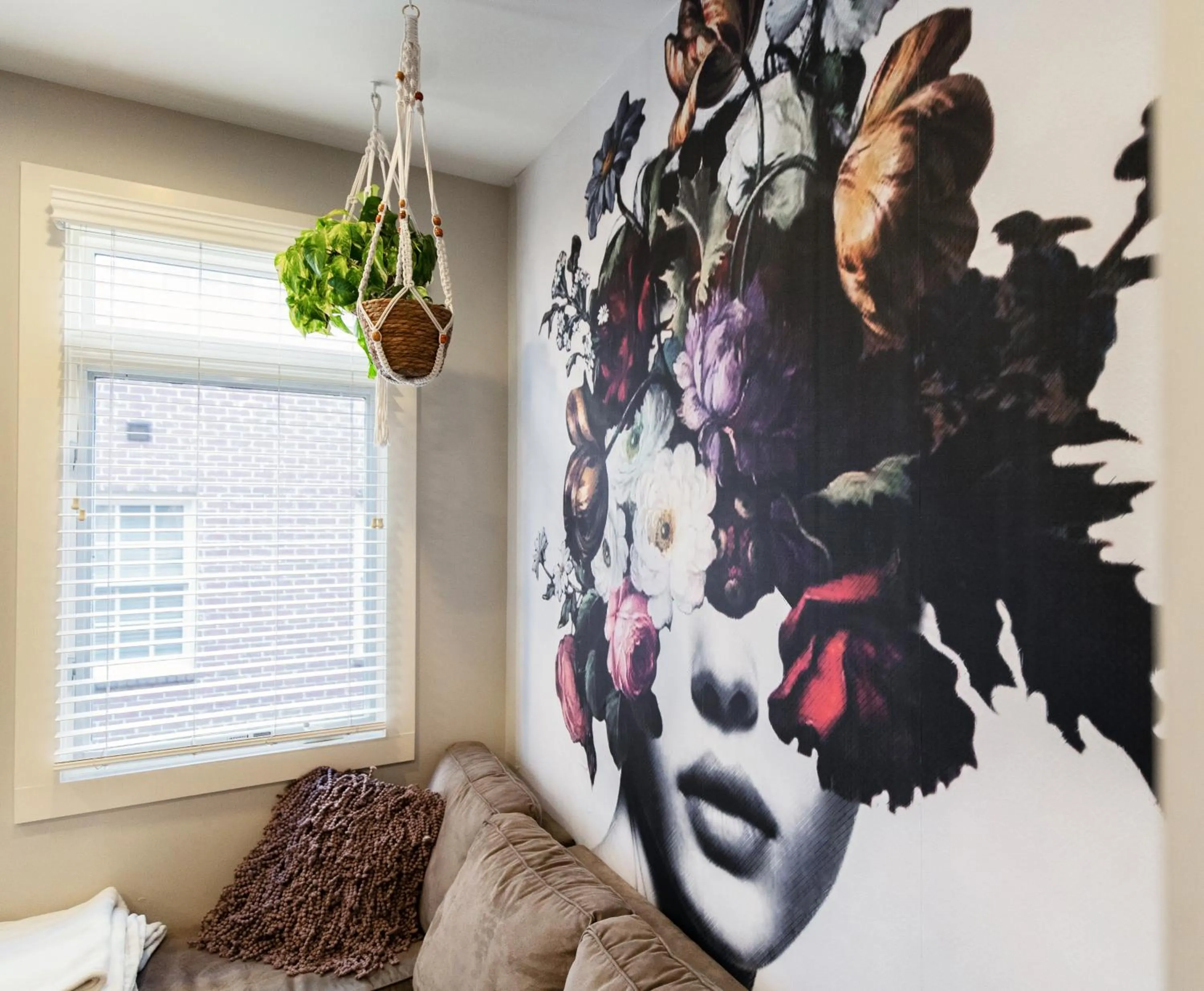 Decorative detail in Stunning West end Condo - close to everything Nashville has to offer!
