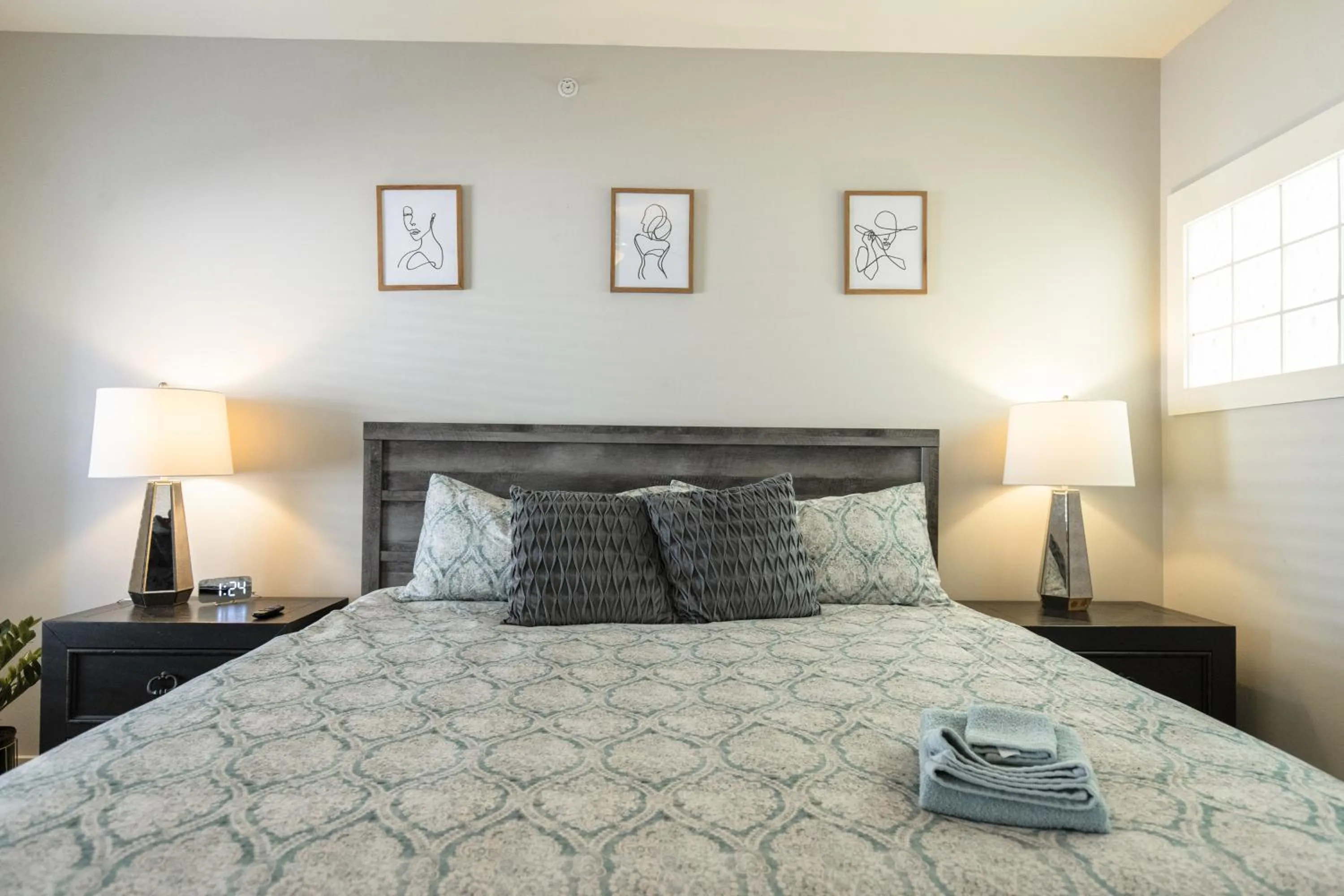 Bed in Stunning West end Condo - close to everything Nashville has to offer!