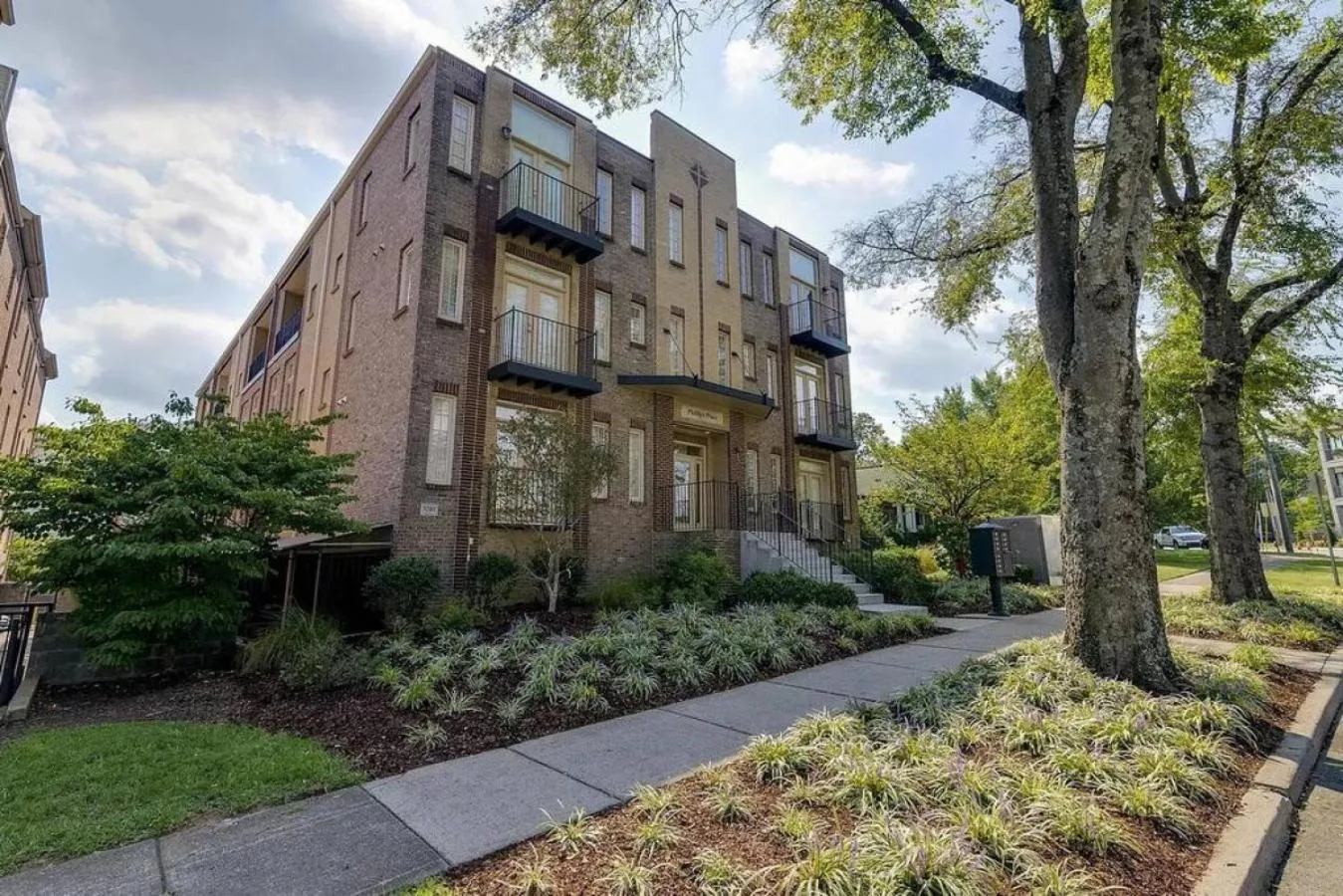 Property building in Stunning West end Condo - close to everything Nashville has to offer!