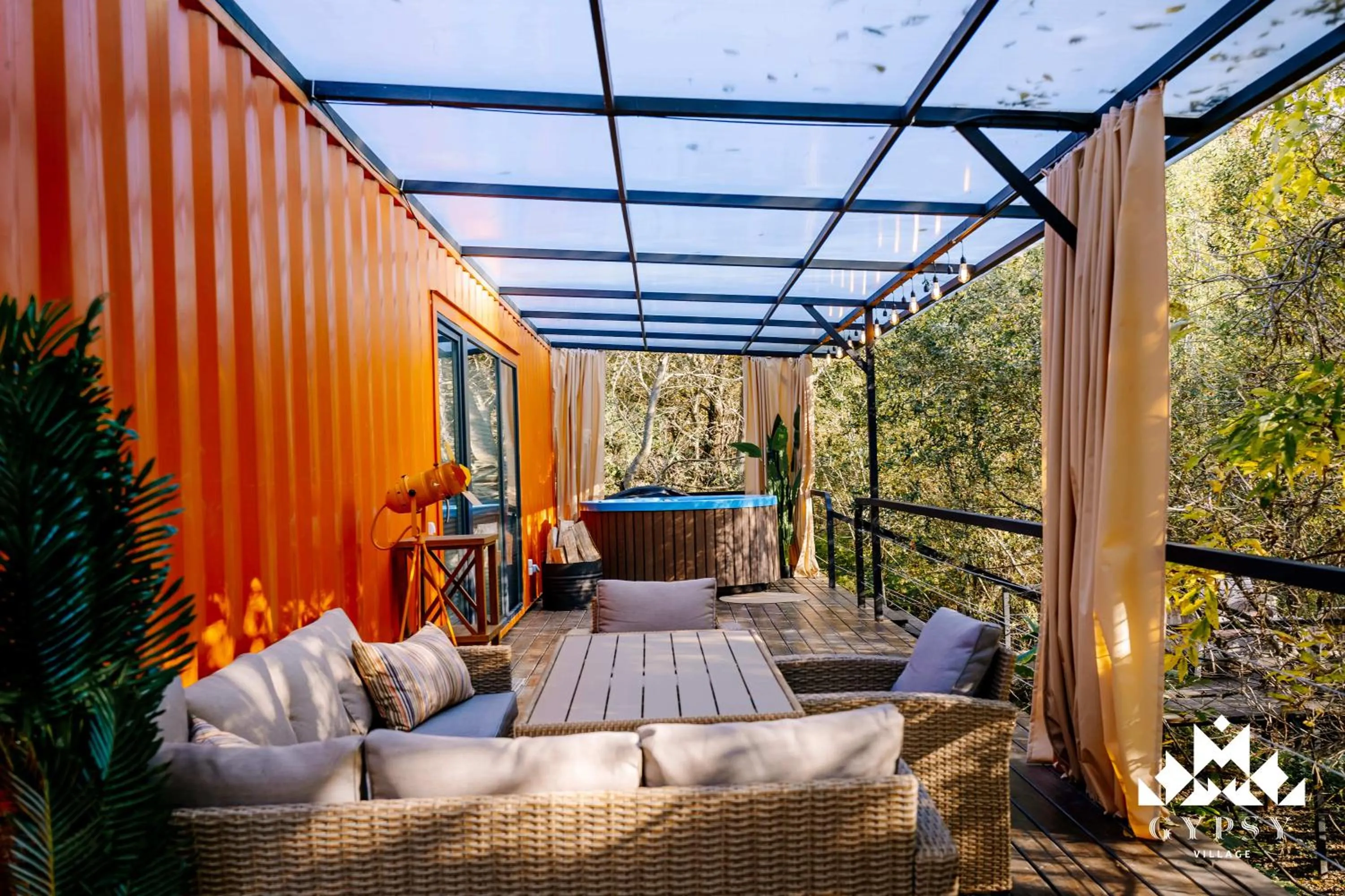 Hot Tub in Gipsy Village Park Hotel