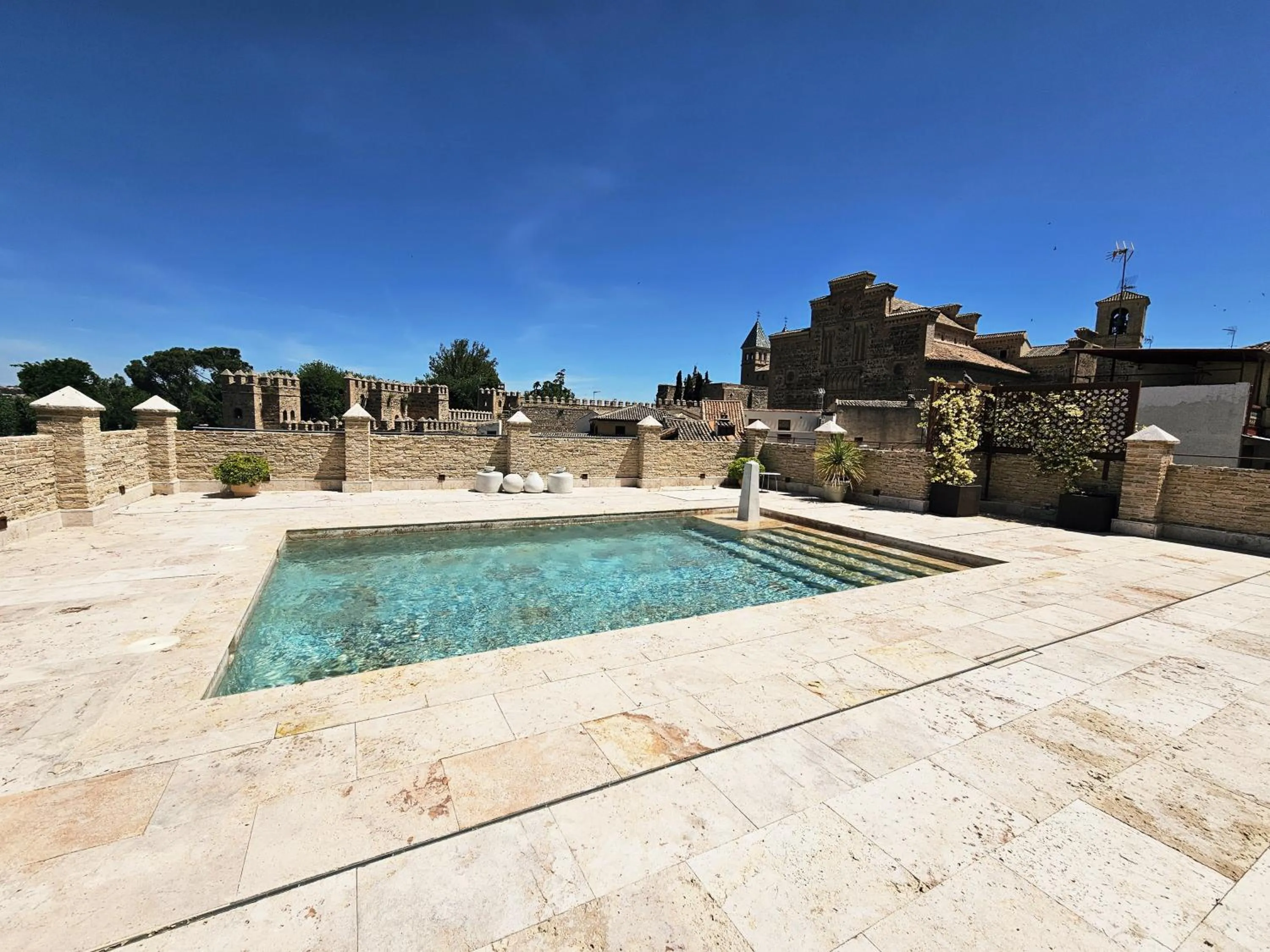 Swimming pool in Hotel Hacienda del Cardenal