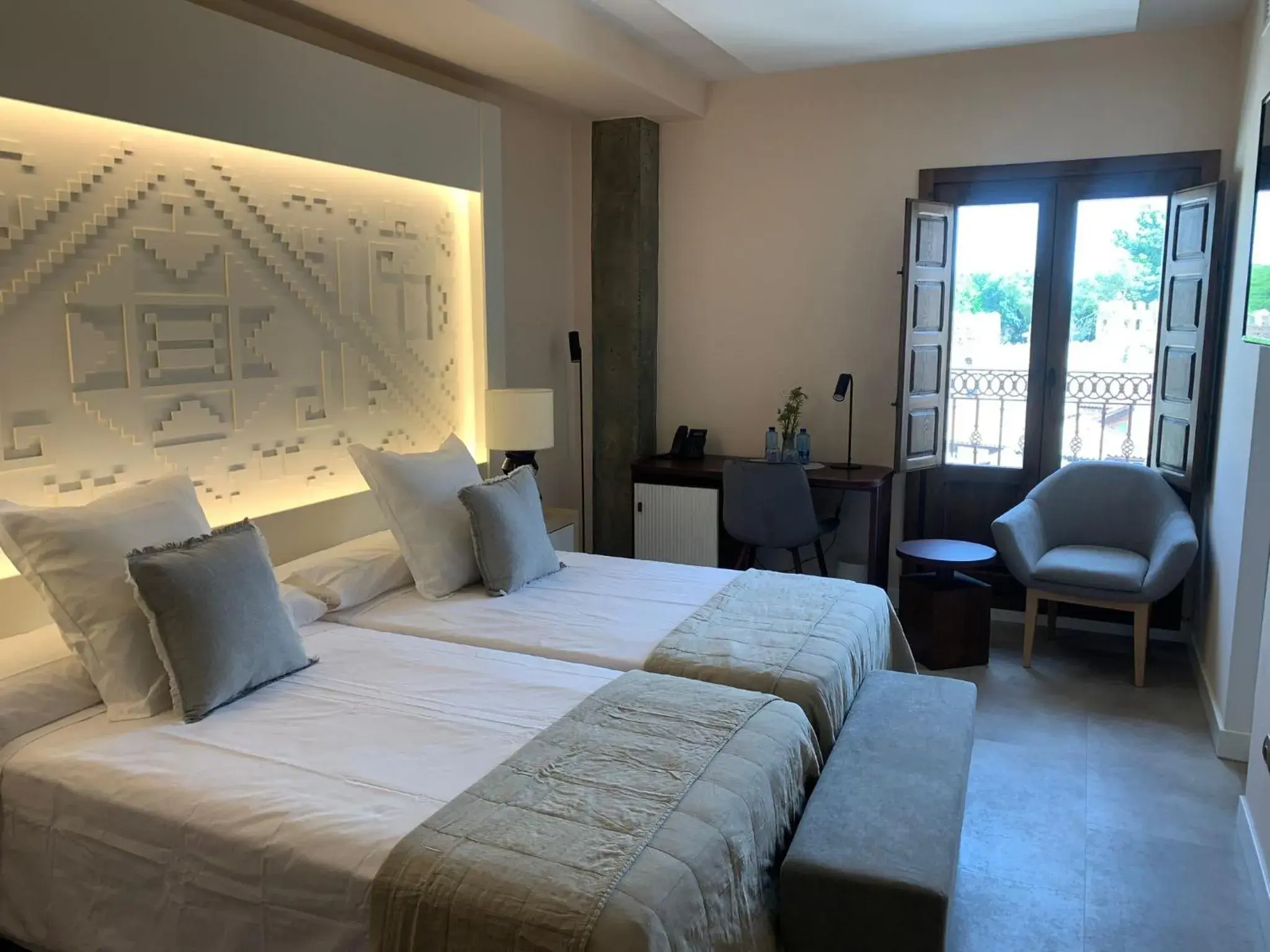 Deluxe Room in Hotel Hacienda del Cardenal Deluxe Room in Hotel Hacienda del Cardenal