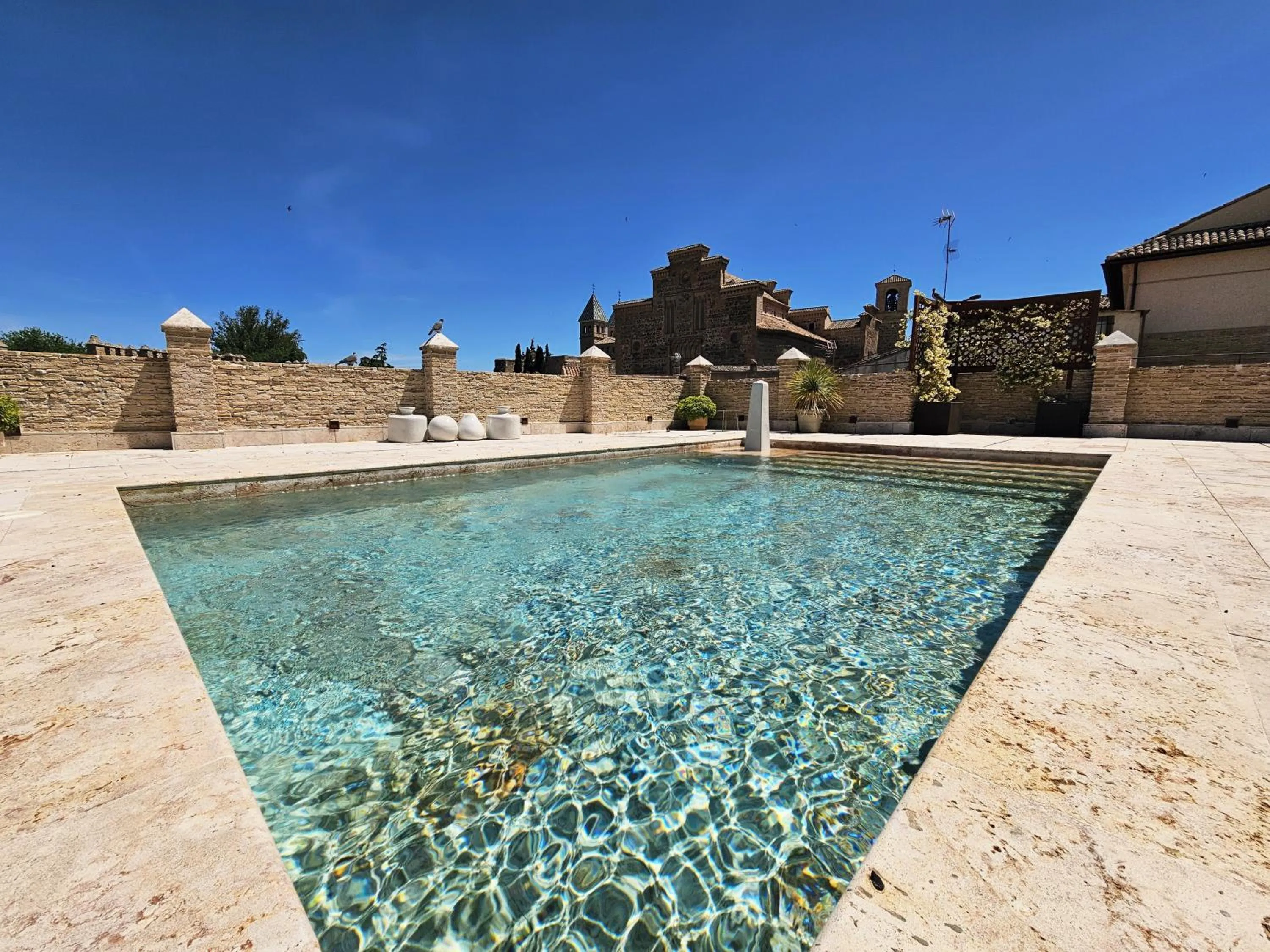 Swimming pool in Hotel Hacienda del Cardenal