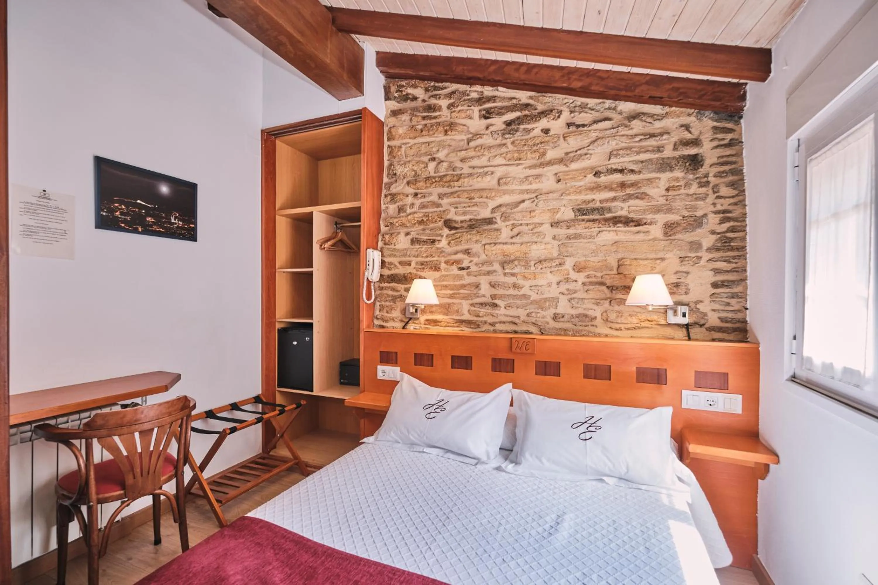 Bedroom, Bed in Hotel Entrecercas