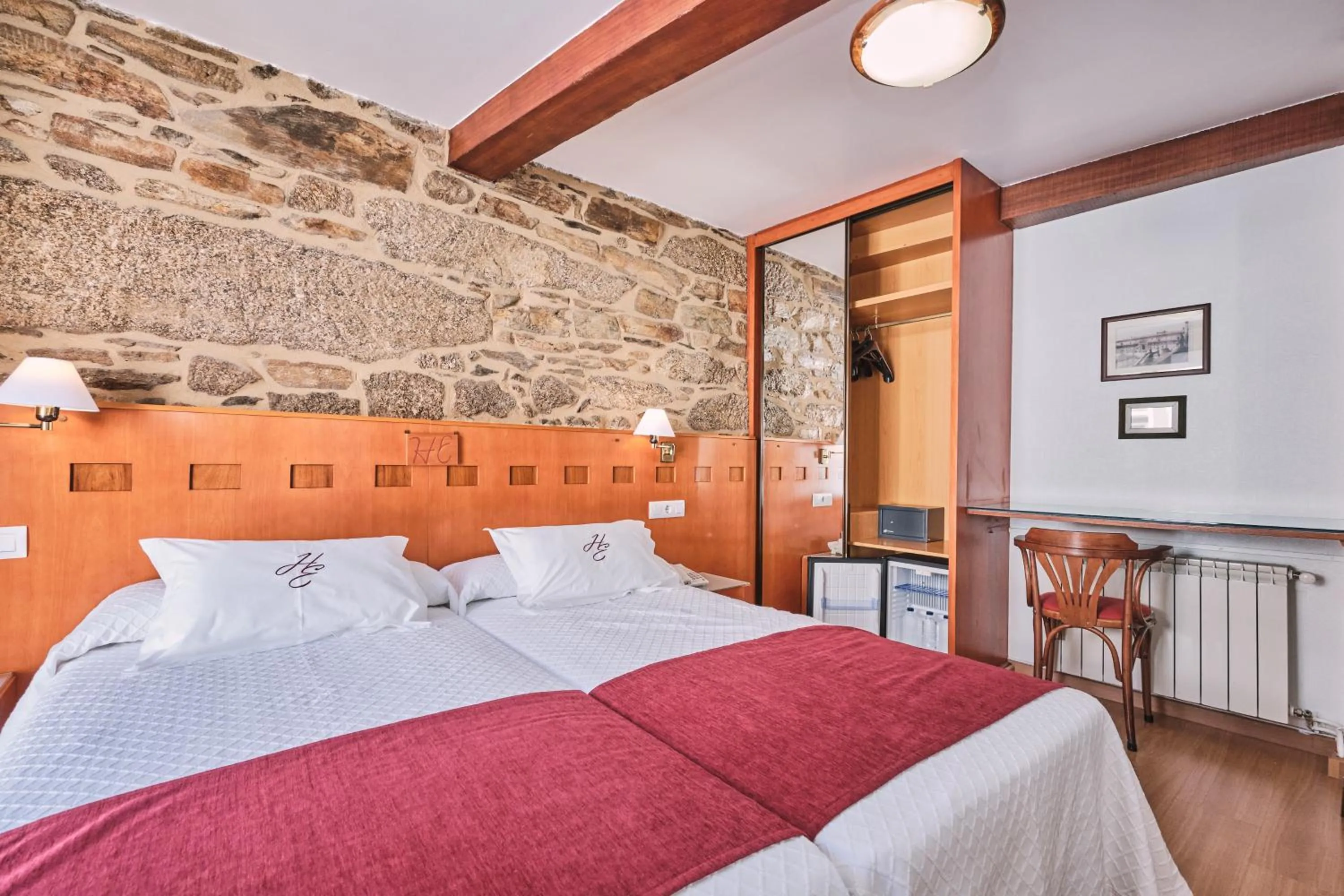 Photo of the whole room, Bed in Hotel Entrecercas