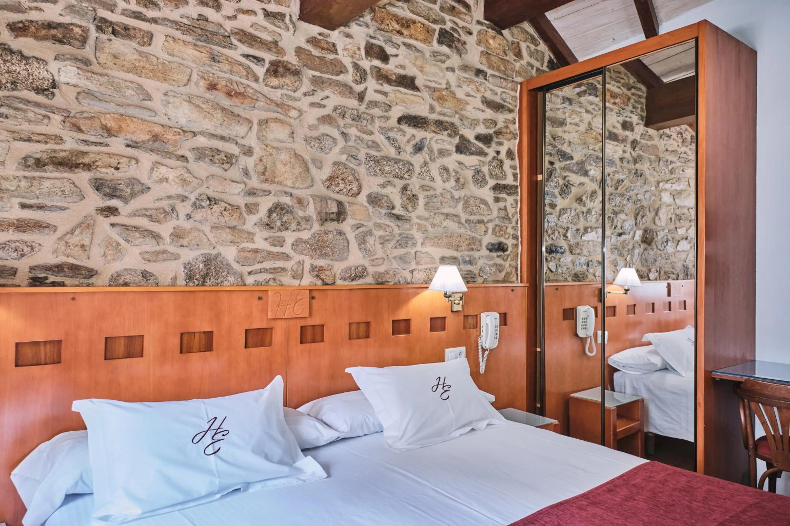 Bed in Hotel Entrecercas