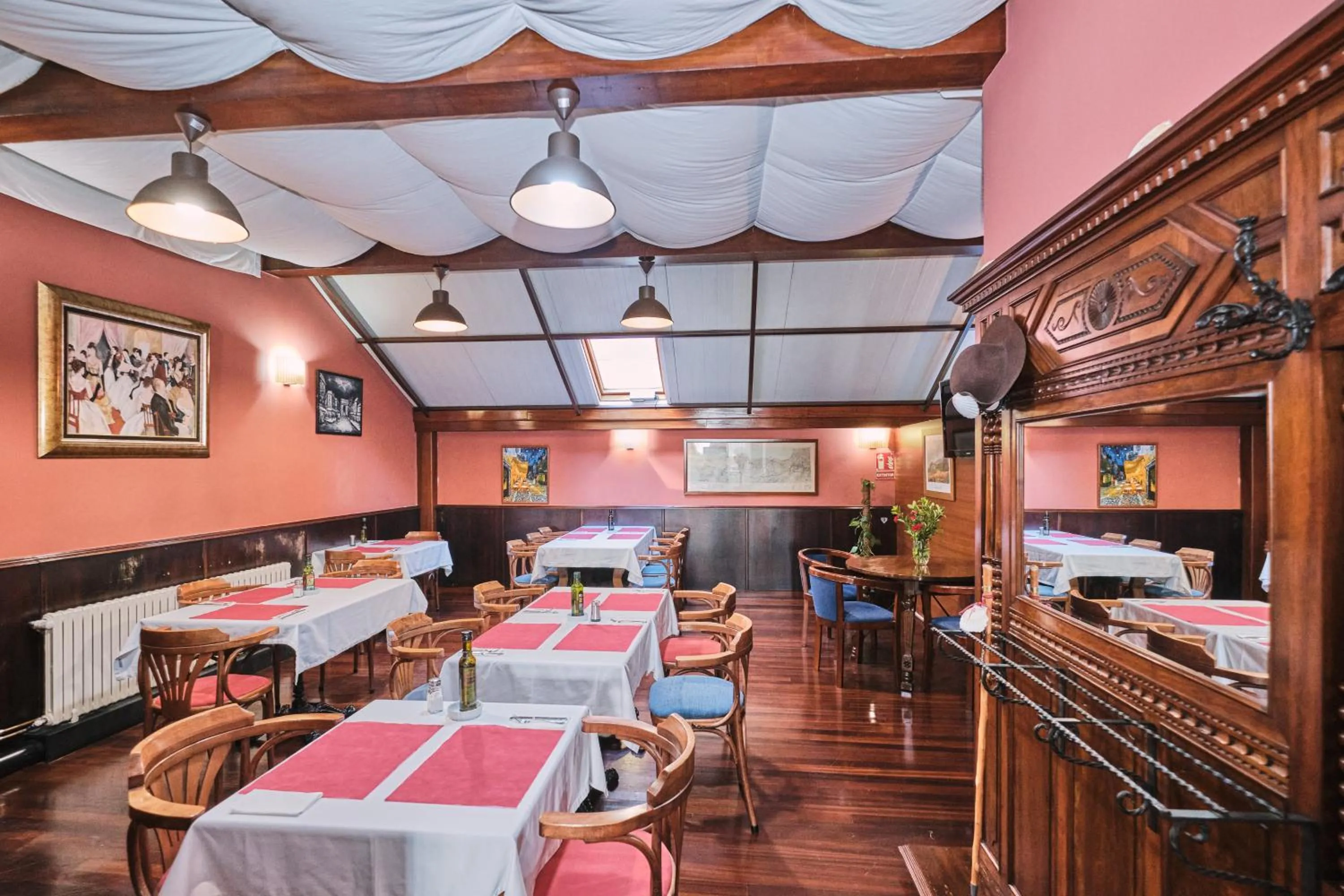 Restaurant/places to eat in Hotel Entrecercas