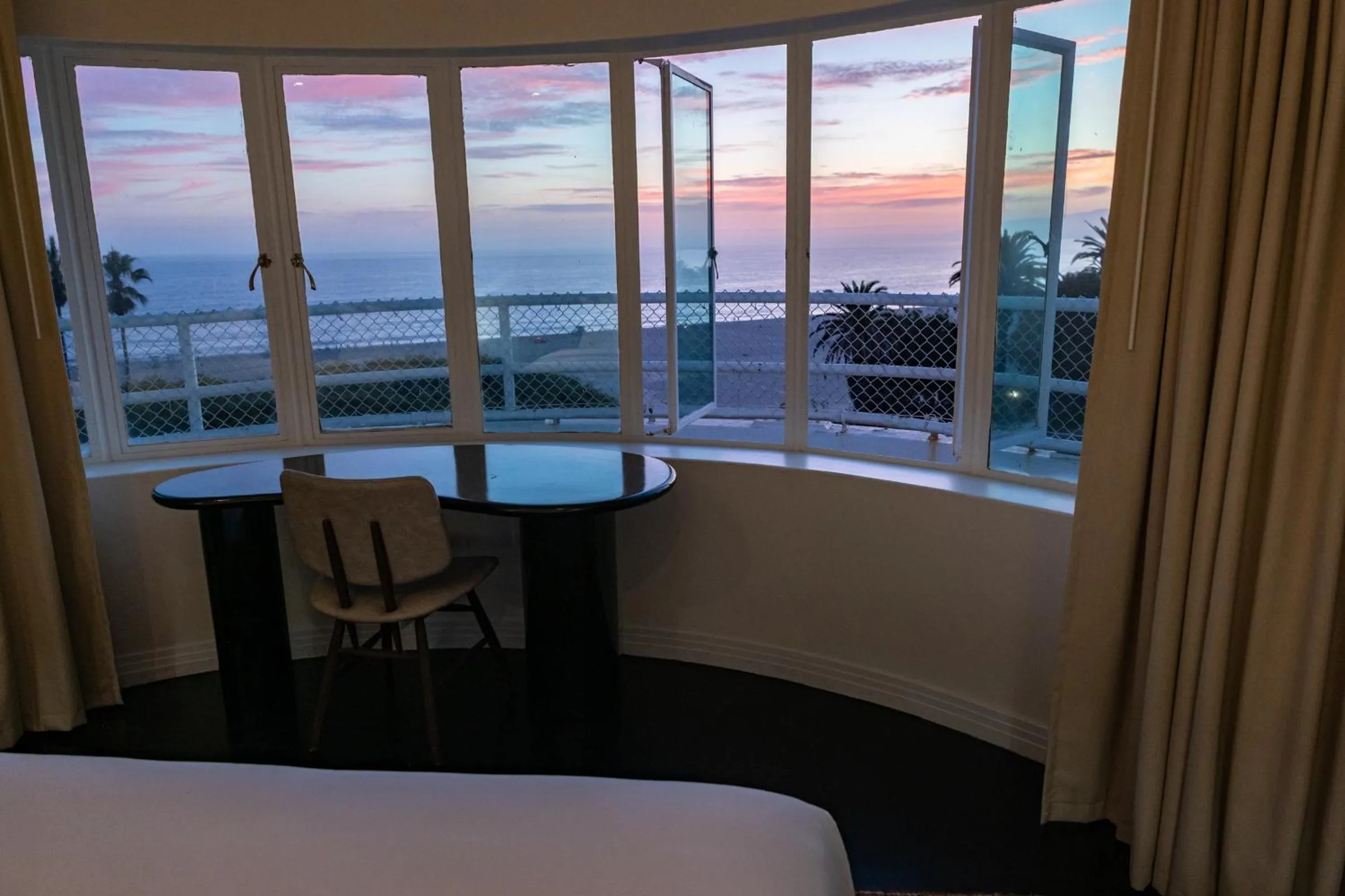 Sea view, Bed in The Eden