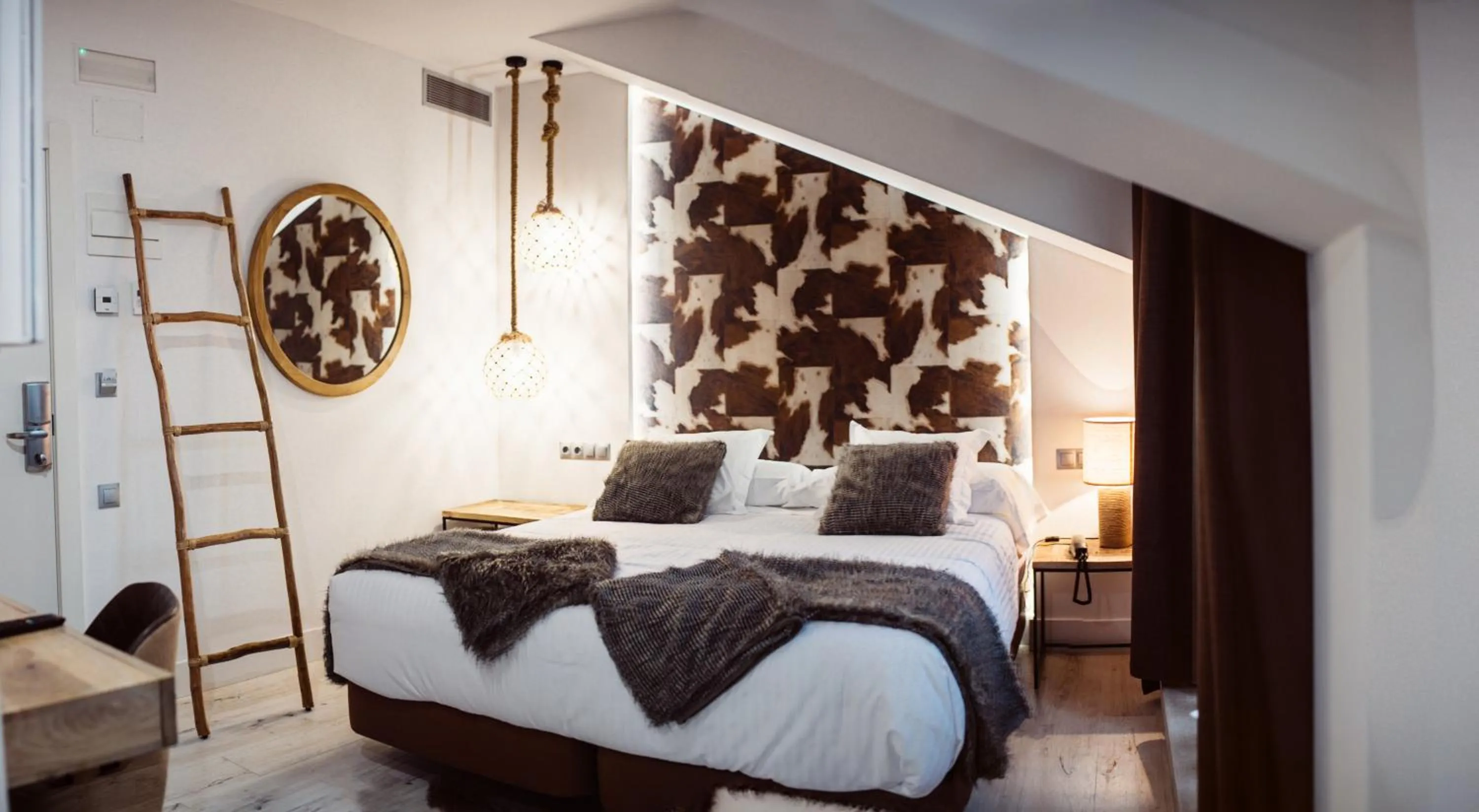 Photo of the whole room, Bed in Hotel Cuevas - Adults Only