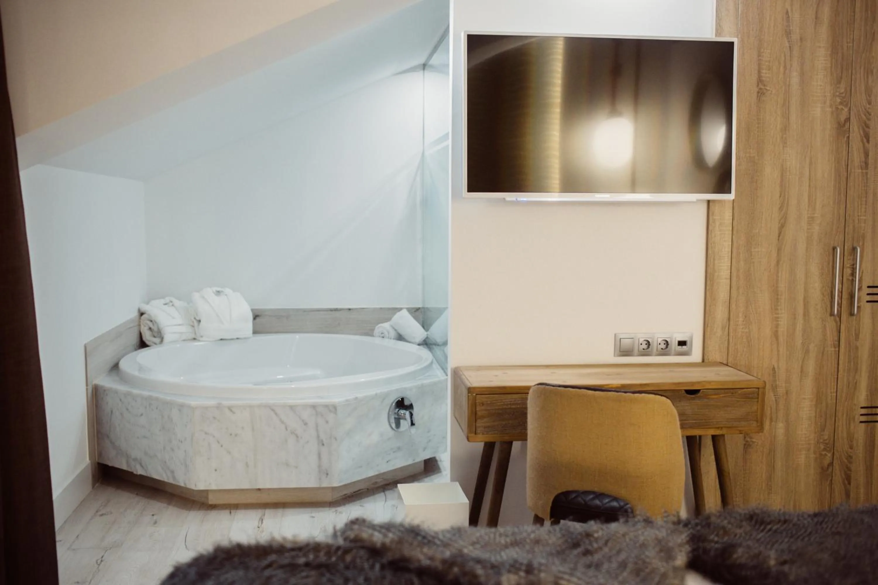 Hot Tub, Bed in Hotel Cuevas - Adults Only