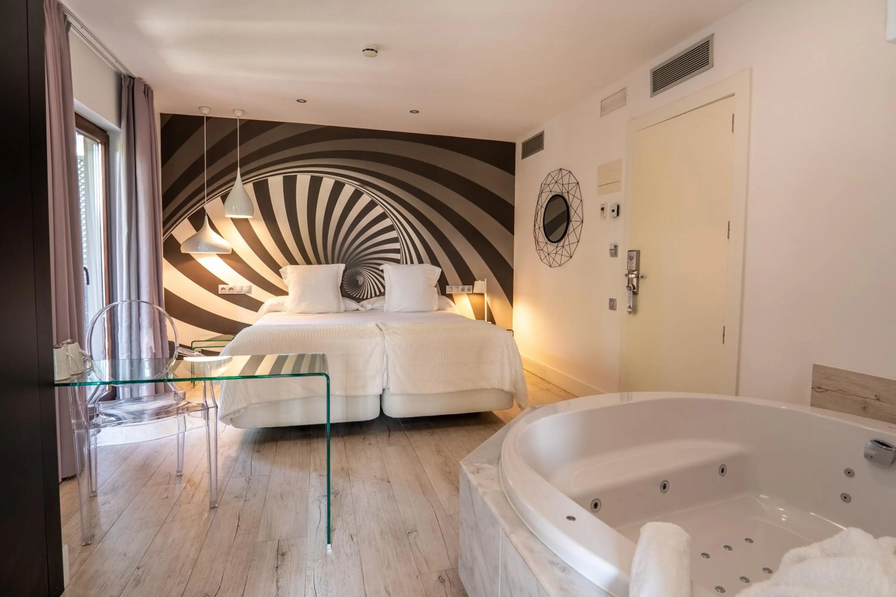 Hot Tub, Bed in Hotel Cuevas - Adults Only