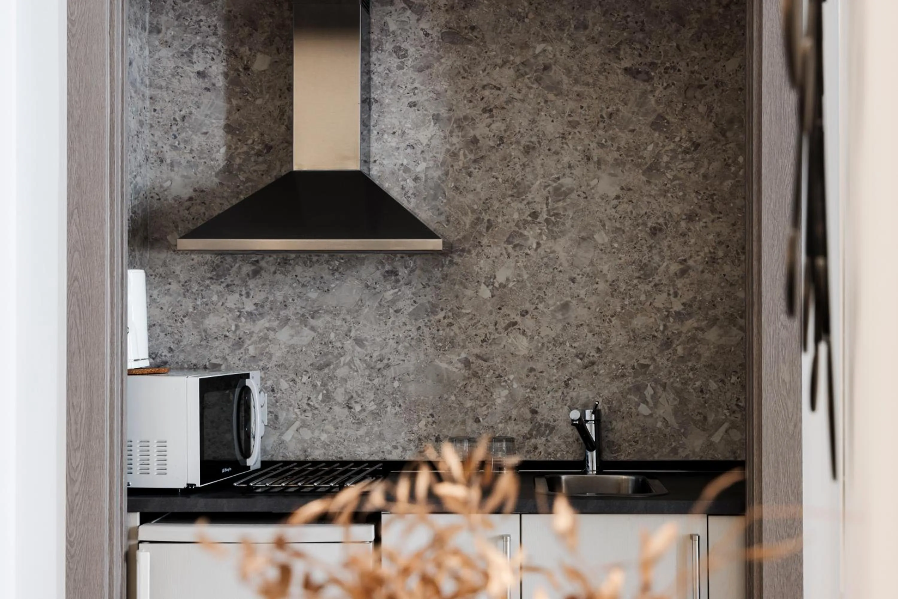 Kitchen or kitchenette in Suite Prado