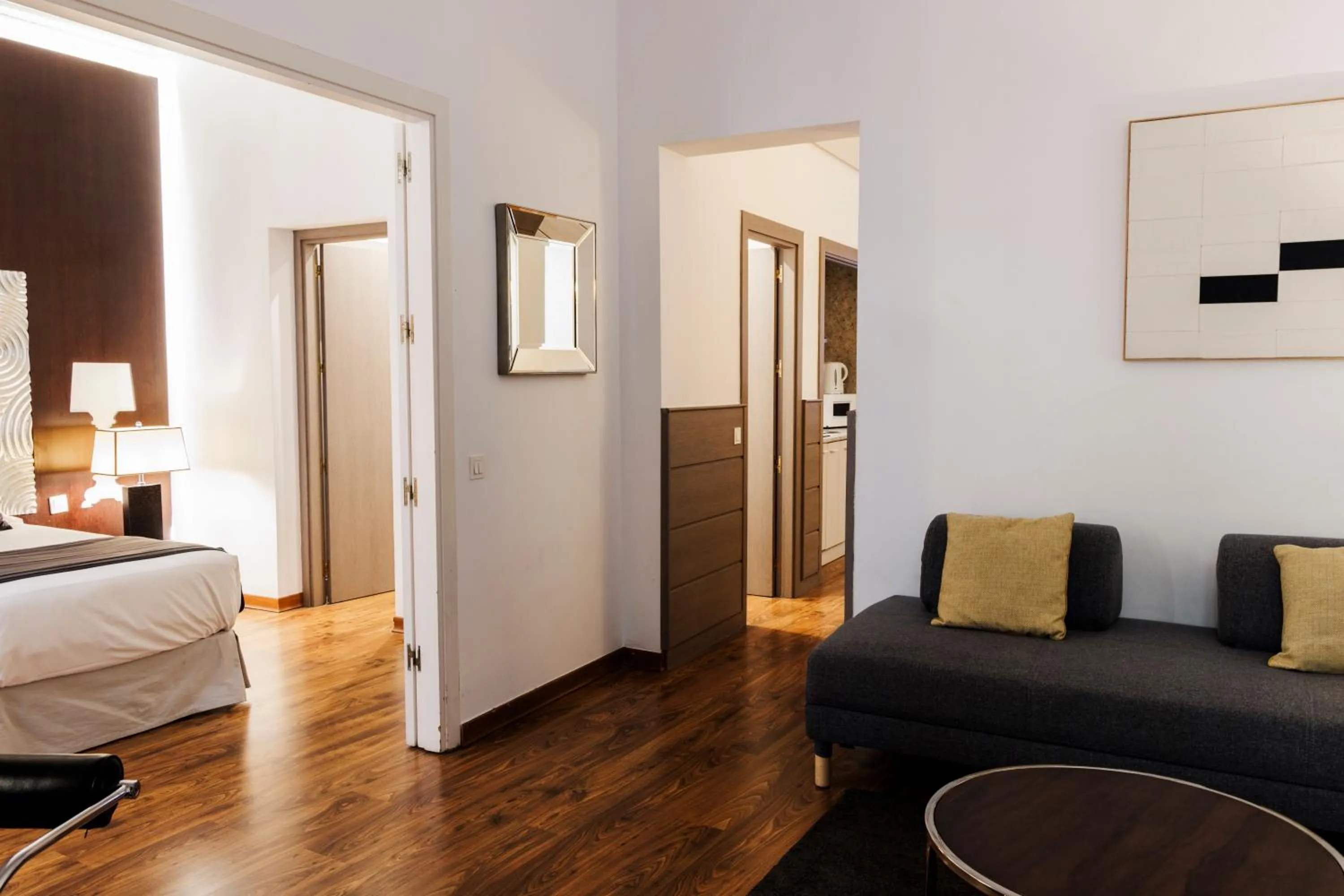 Photo of the whole room, Bed in Suite Prado