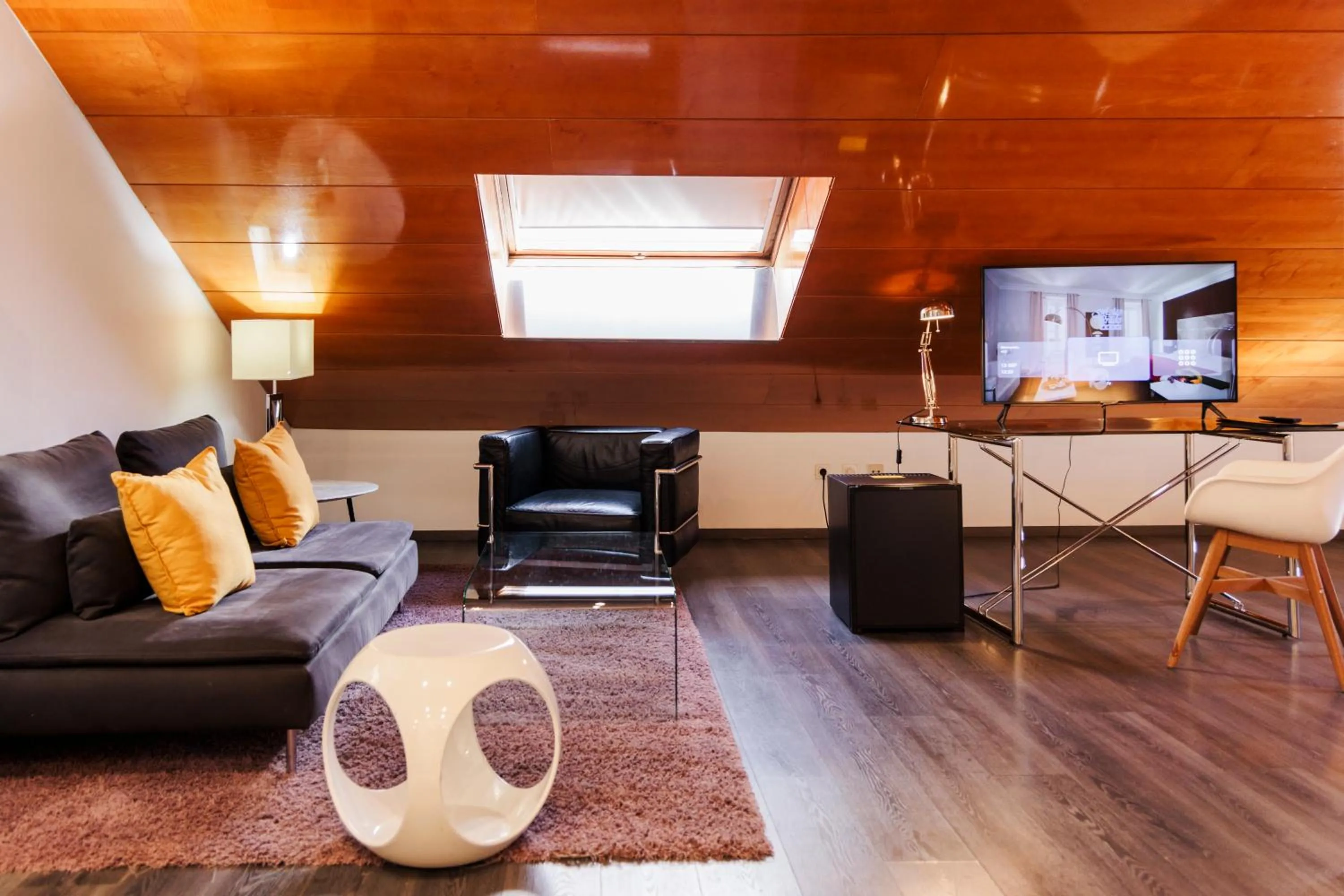 Seating area in Suite Prado