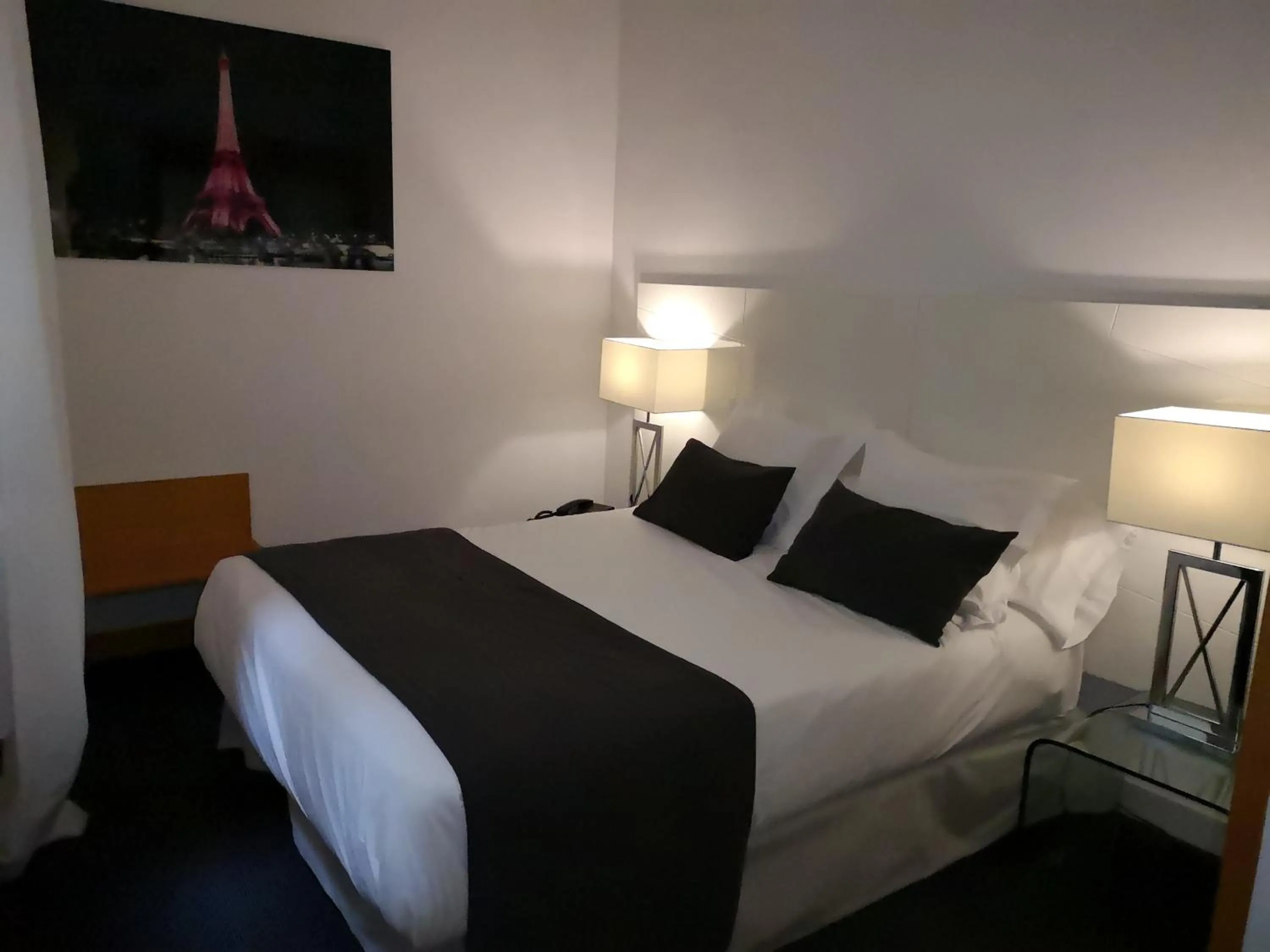 Bedroom, Bed in Suite Prado