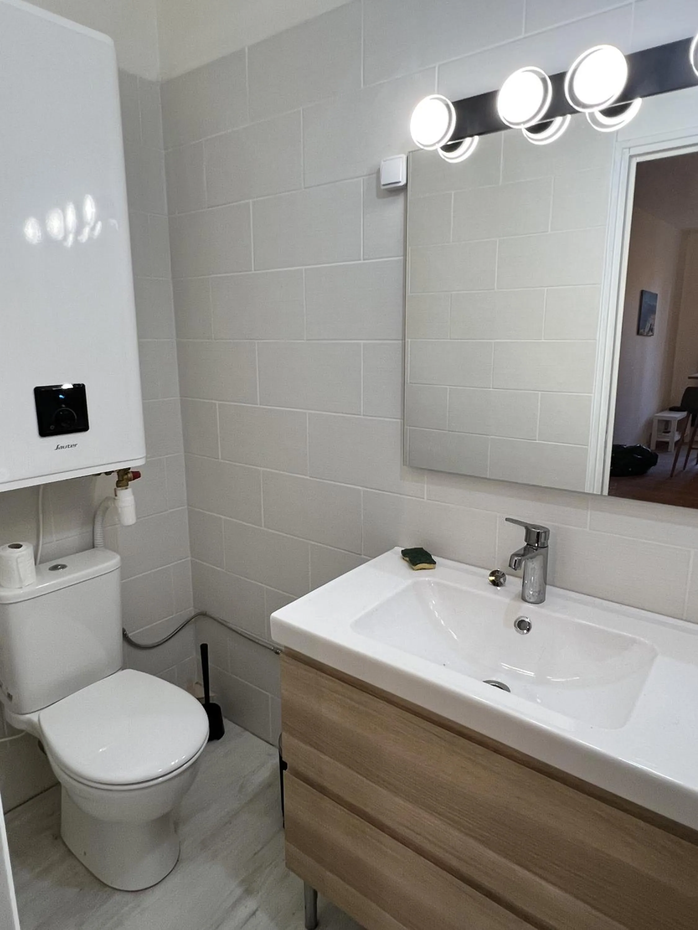 Toilet in Studio neuf Centre Ville #17