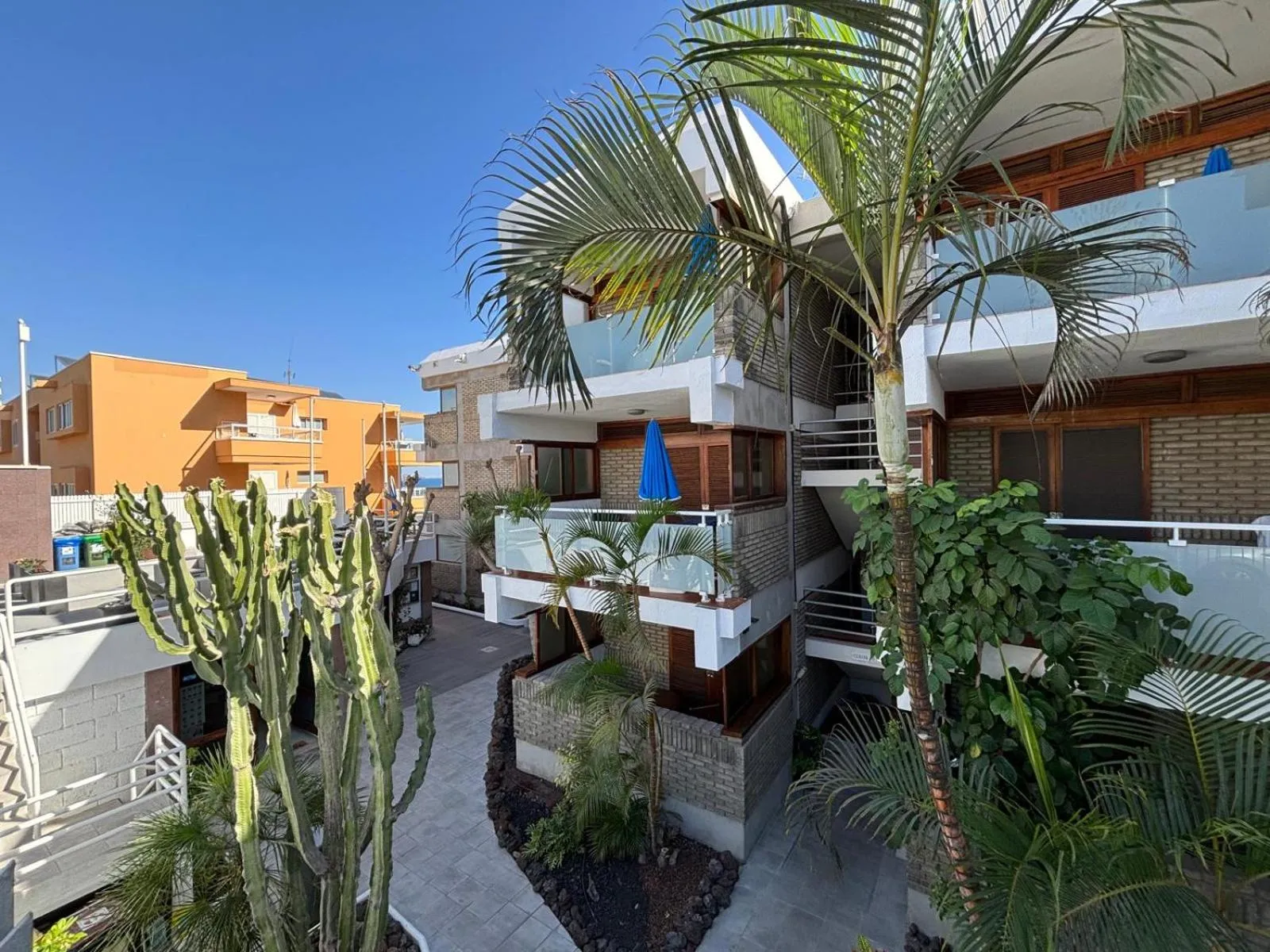 Property building in Apartamentos El Paseo