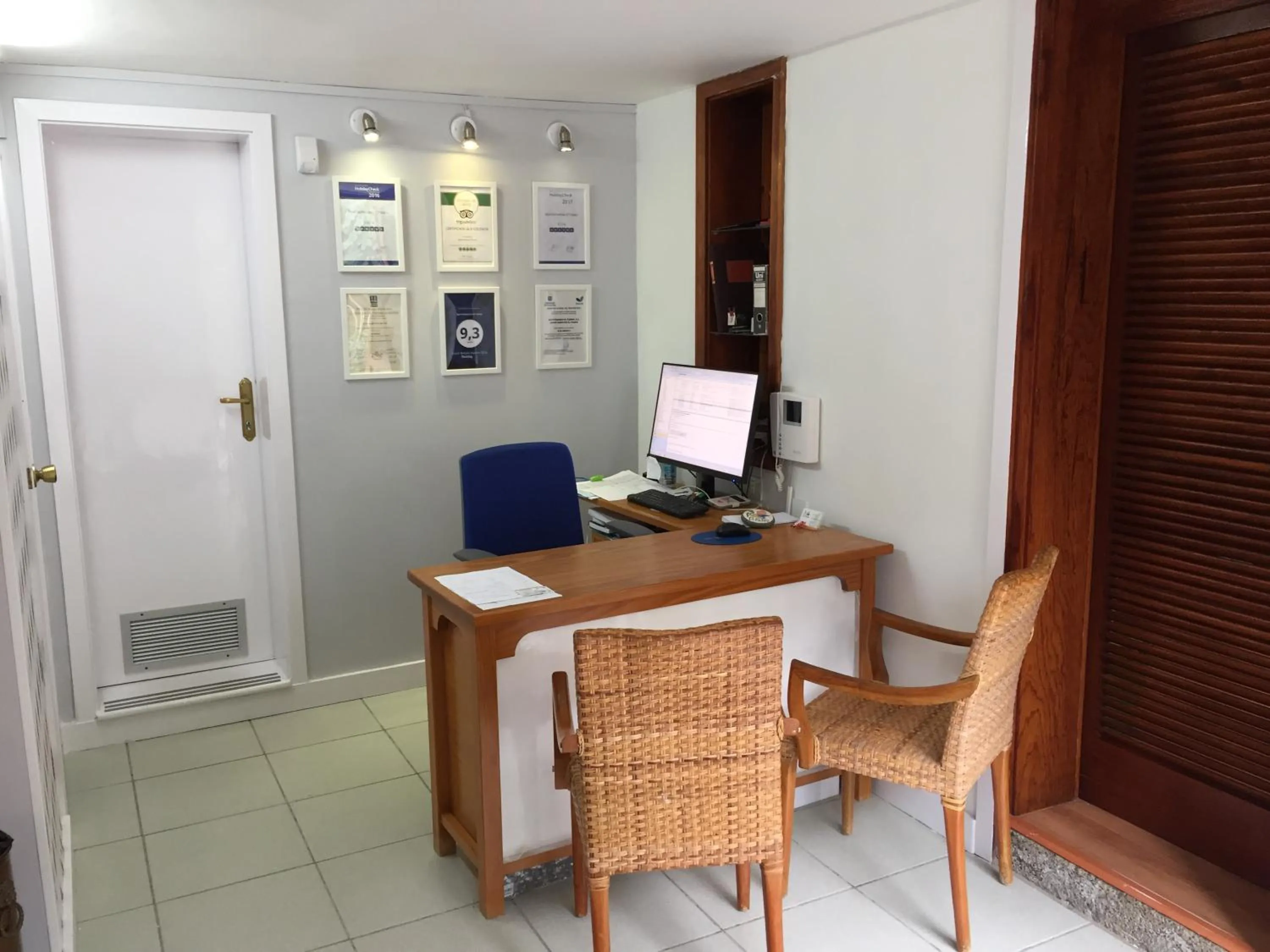 Lobby or reception in Apartamentos El Paseo