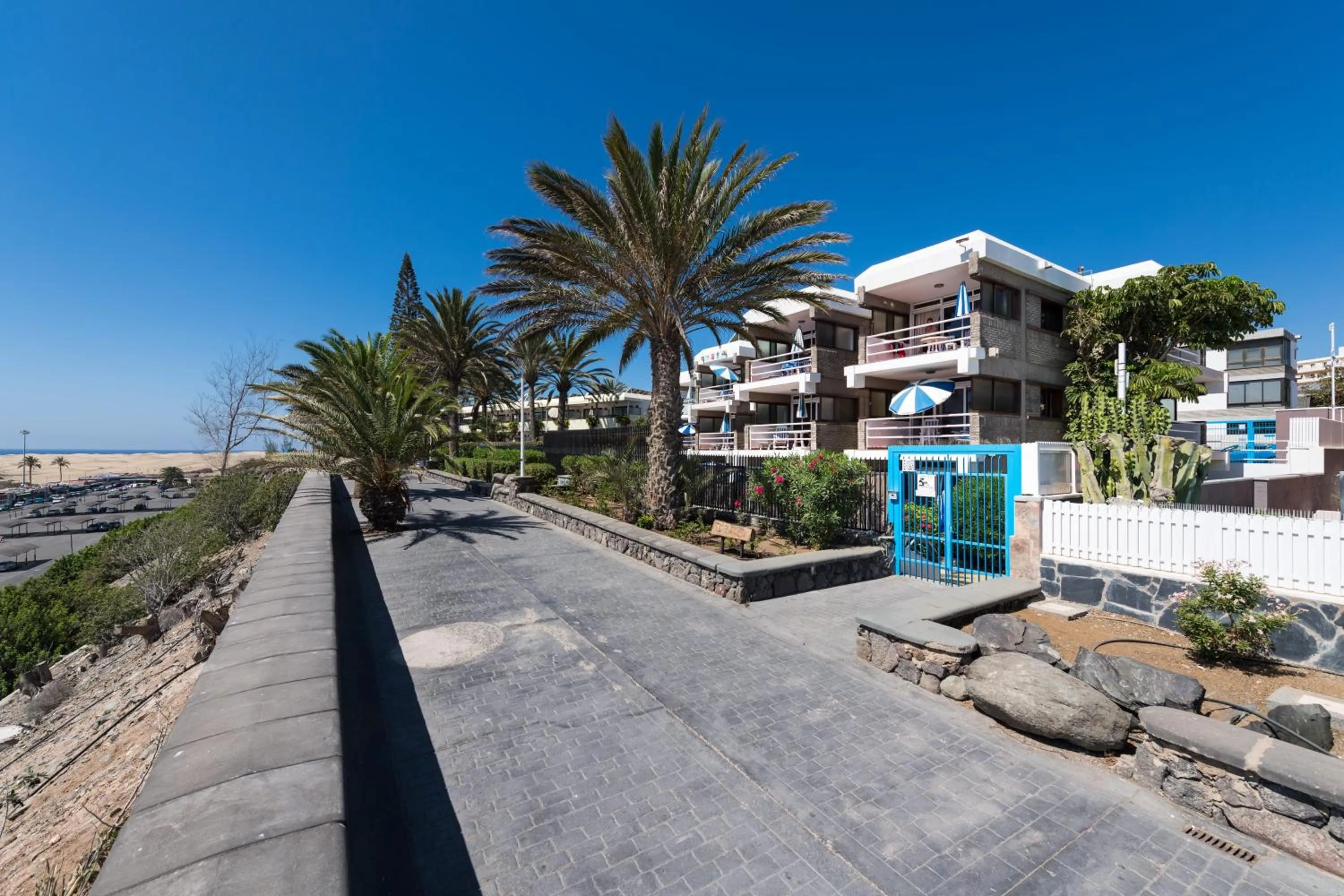 Property building in Apartamentos El Paseo