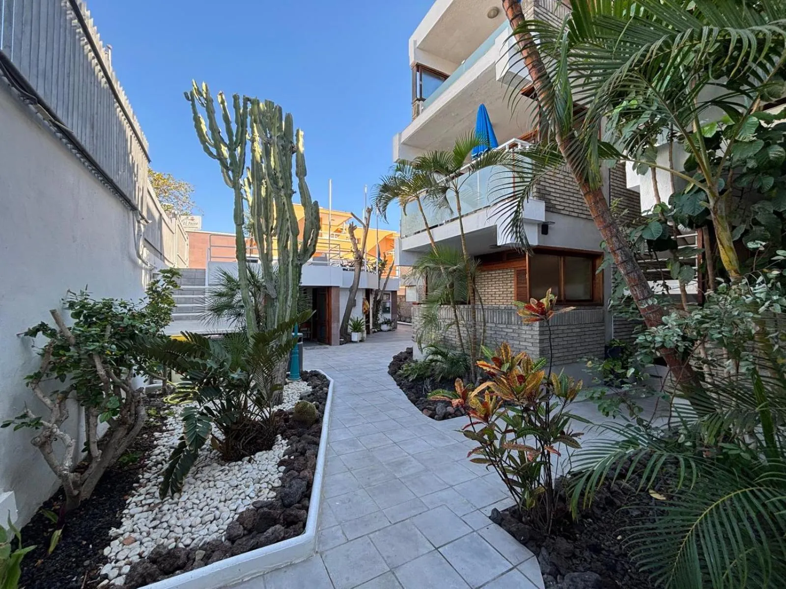 Property building in Apartamentos El Paseo