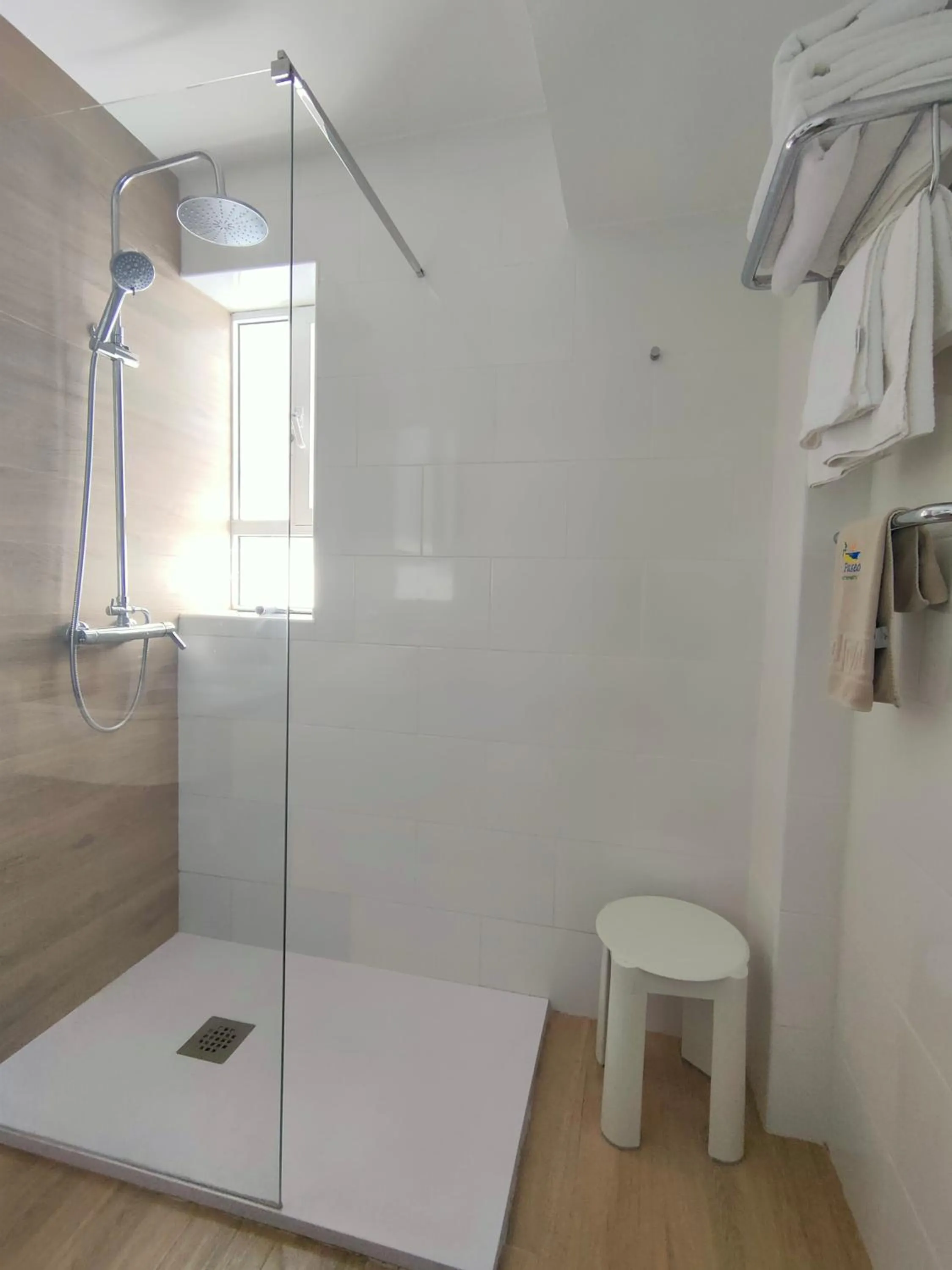 Bathroom in Apartamentos El Paseo