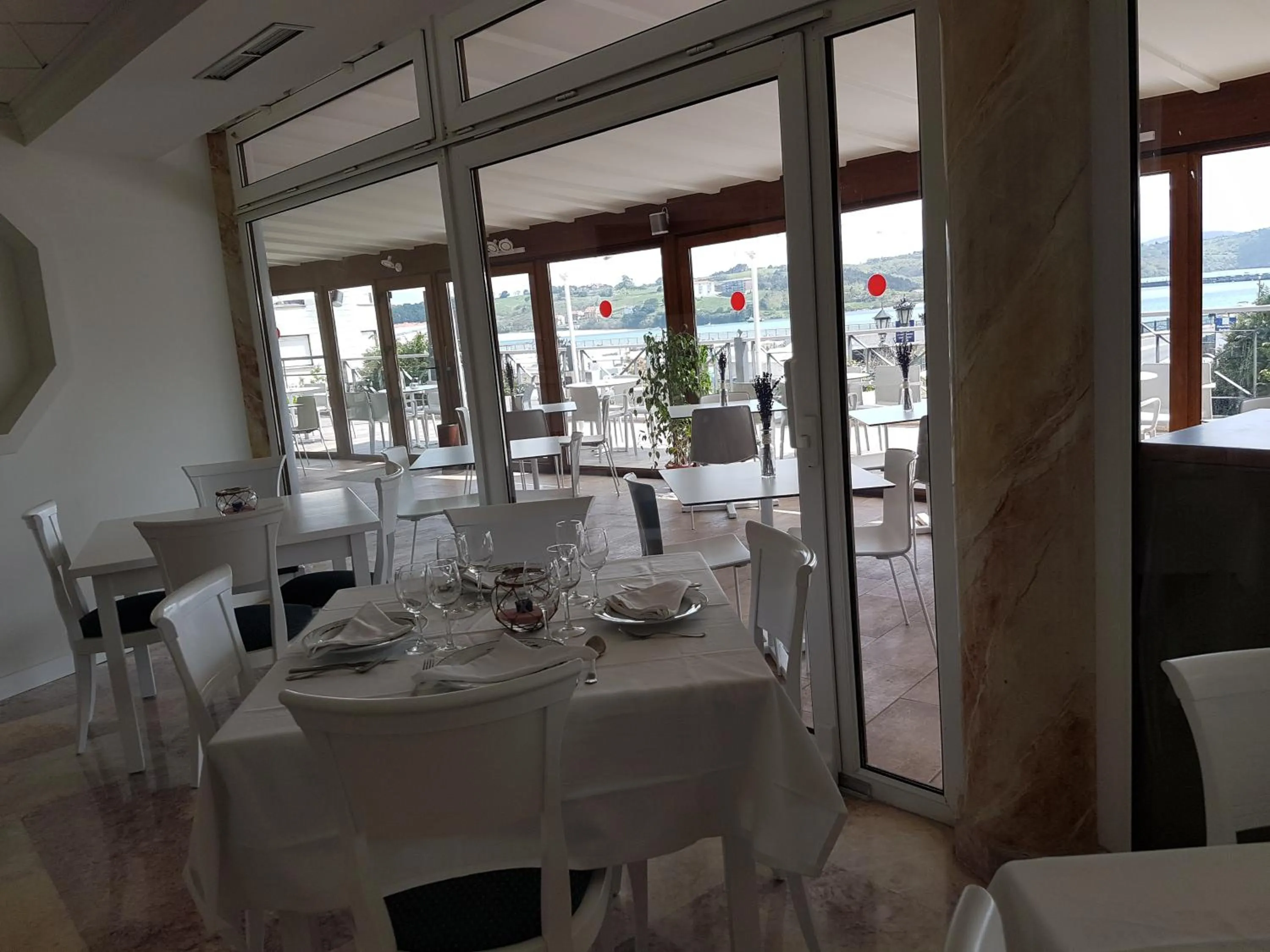 Restaurant/places to eat in Hotel Faro de San Vicente