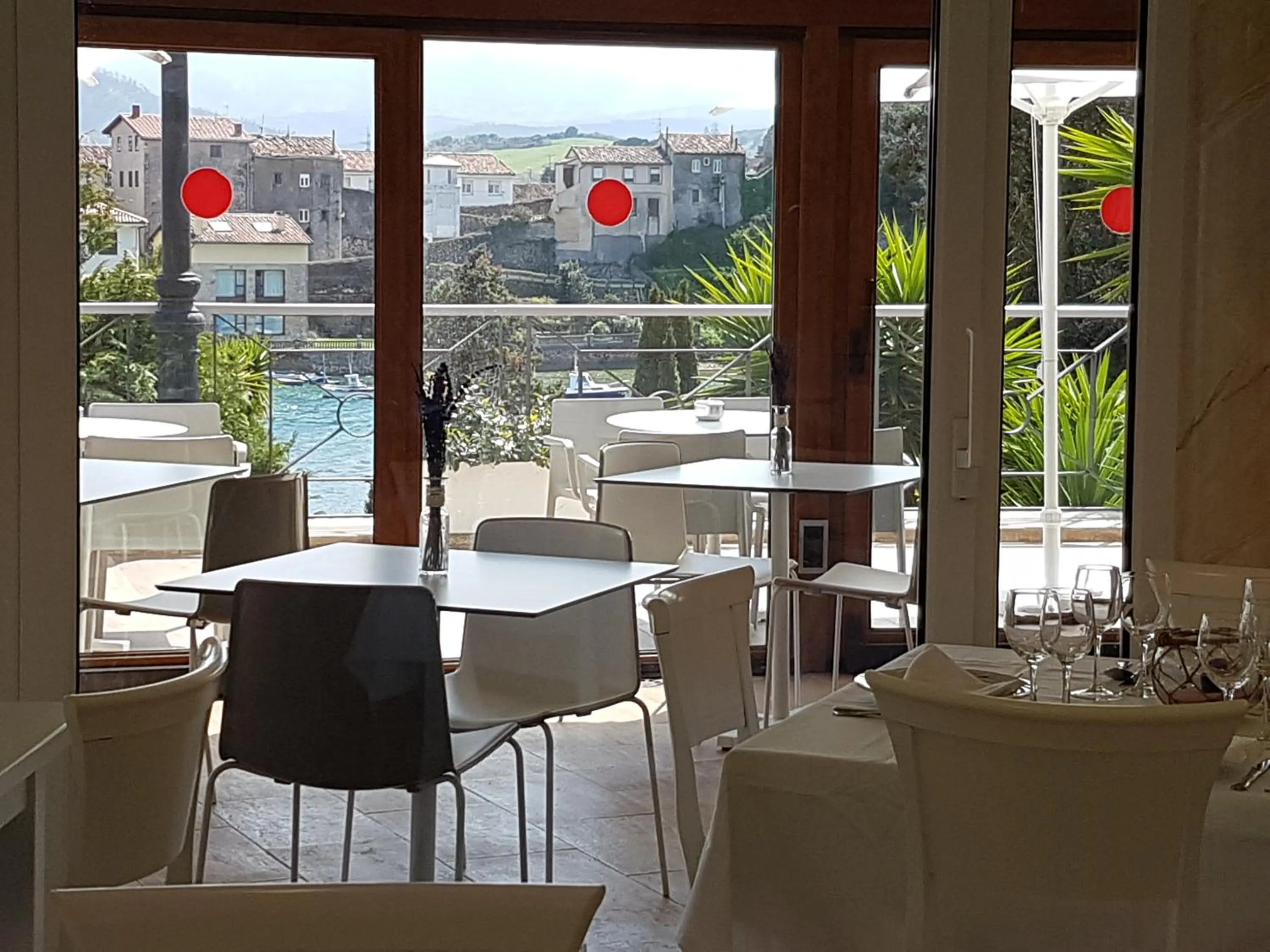 Restaurant/places to eat in Hotel Faro de San Vicente