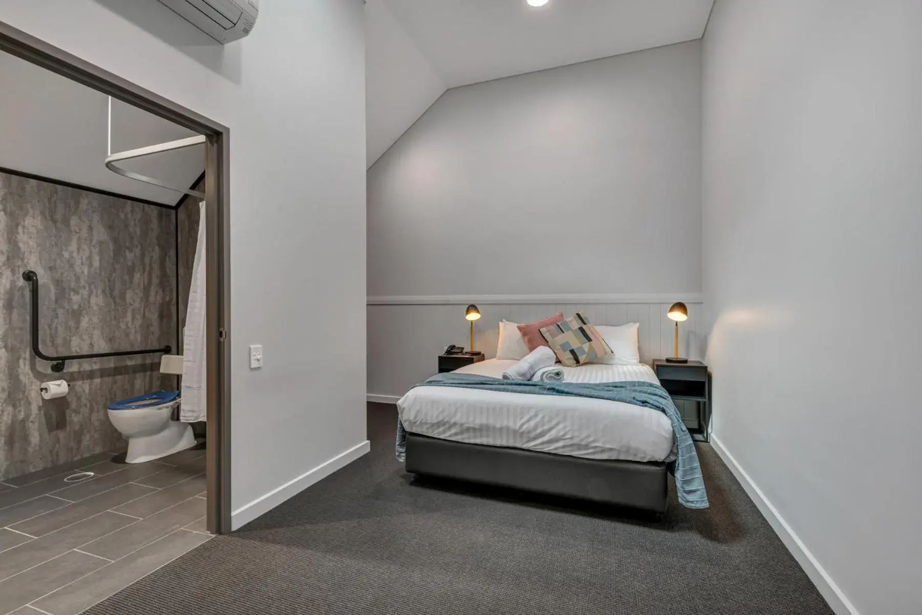 Queen Room - Disability Access in Gawler Arms Hotel Queen Room - Disability Access in Gawler Arms Hotel