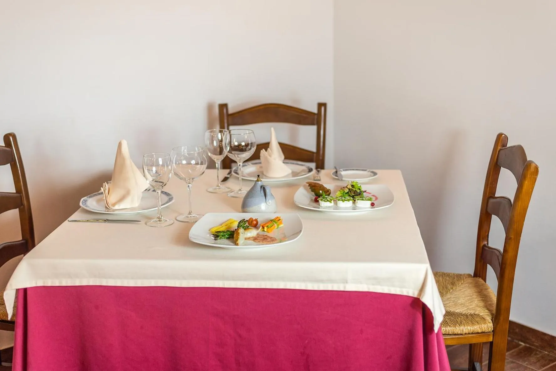 Restaurant/places to eat in Cortijo De Tajar
