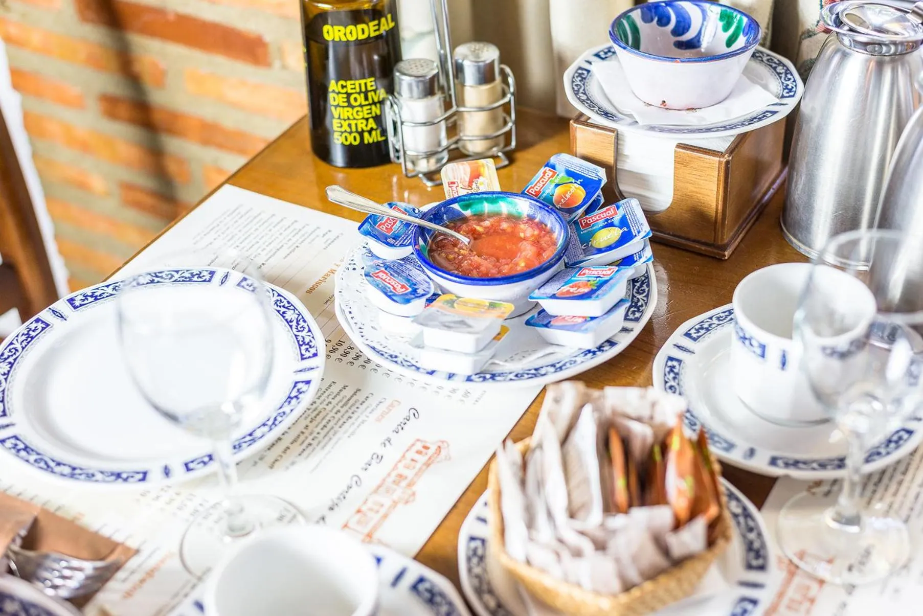 Continental breakfast in Cortijo De Tajar
