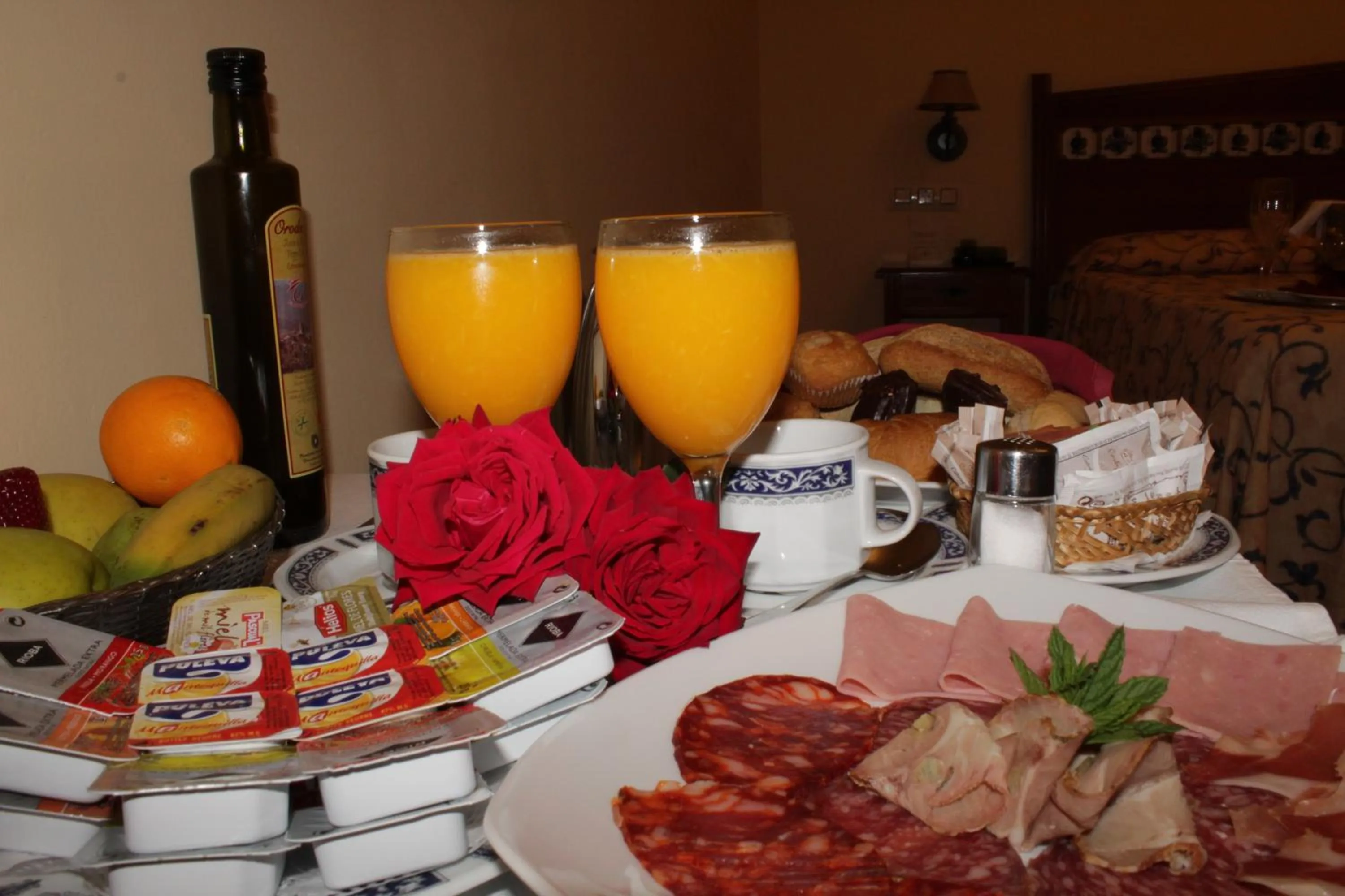 Continental breakfast in Cortijo De Tajar