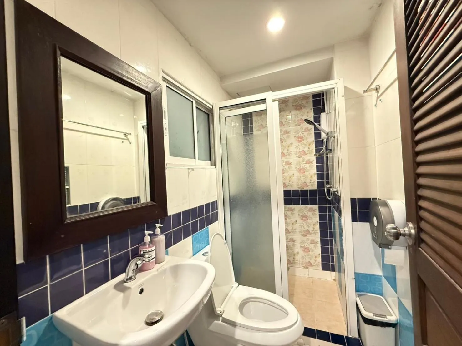 Shower in THE BEST ONE CHIANG MAI