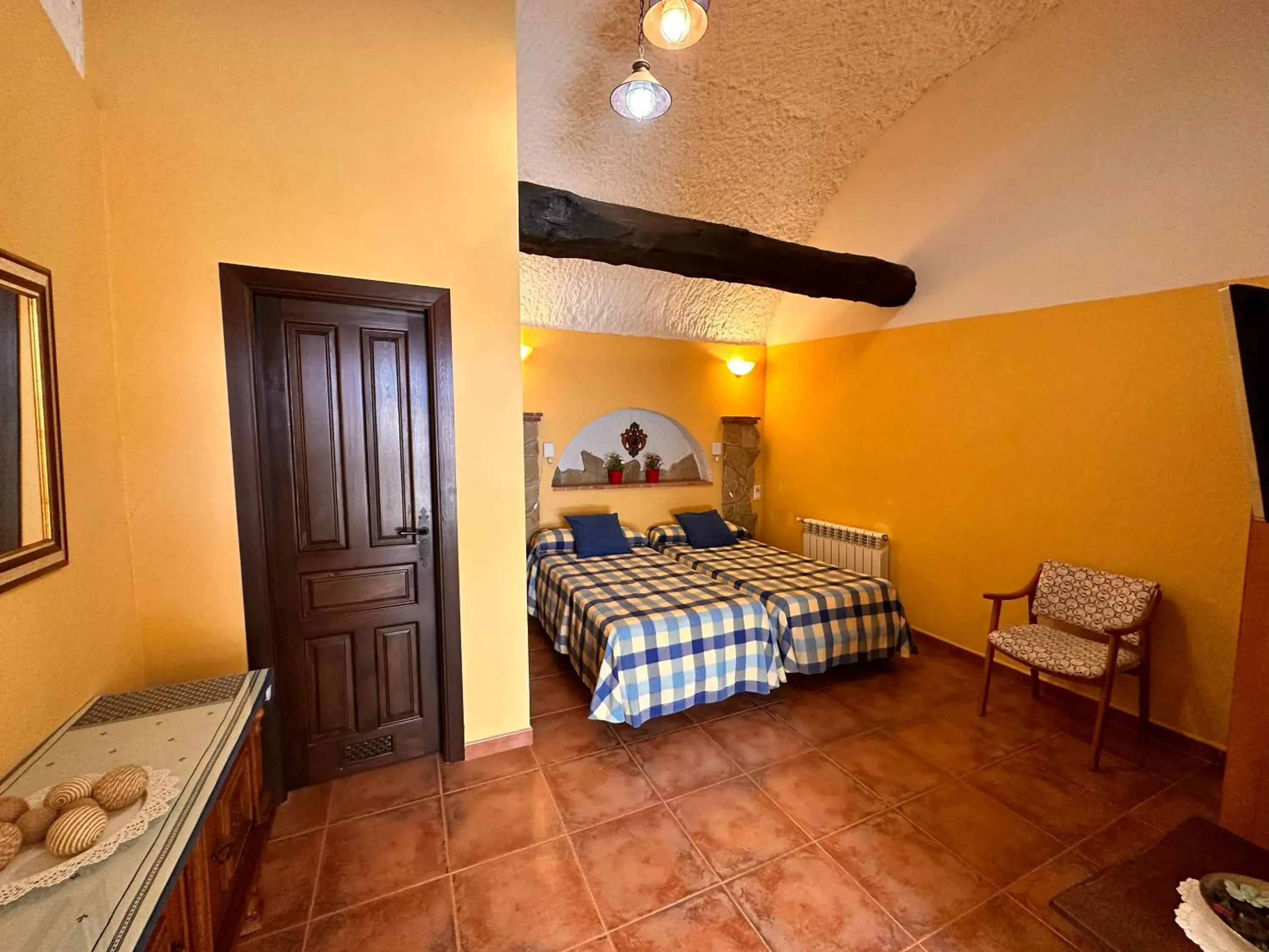 Twin Room in Cave in Cuevas La Granja Twin Room in Cave in Cuevas La Granja