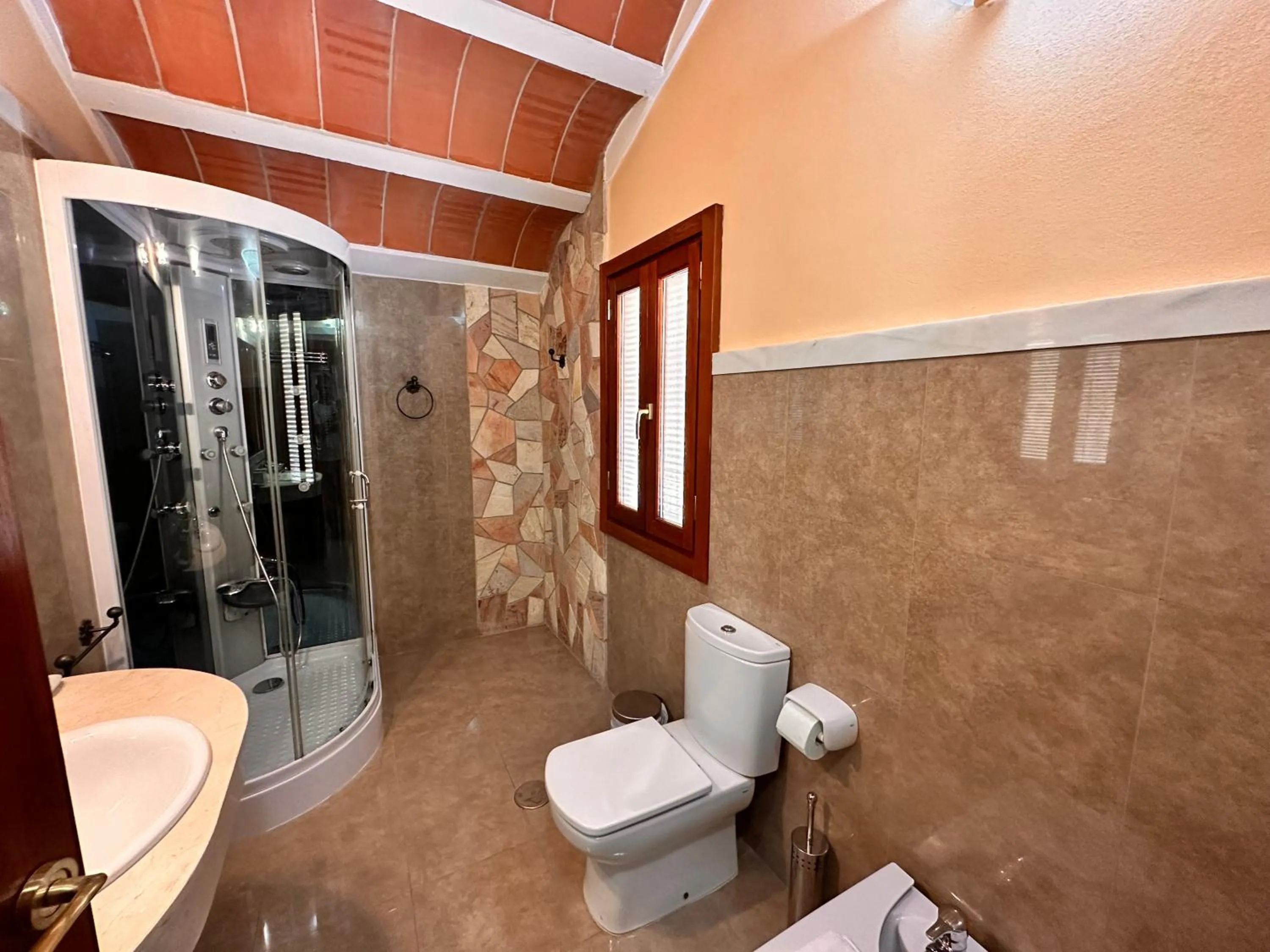 Shower in Cuevas La Granja