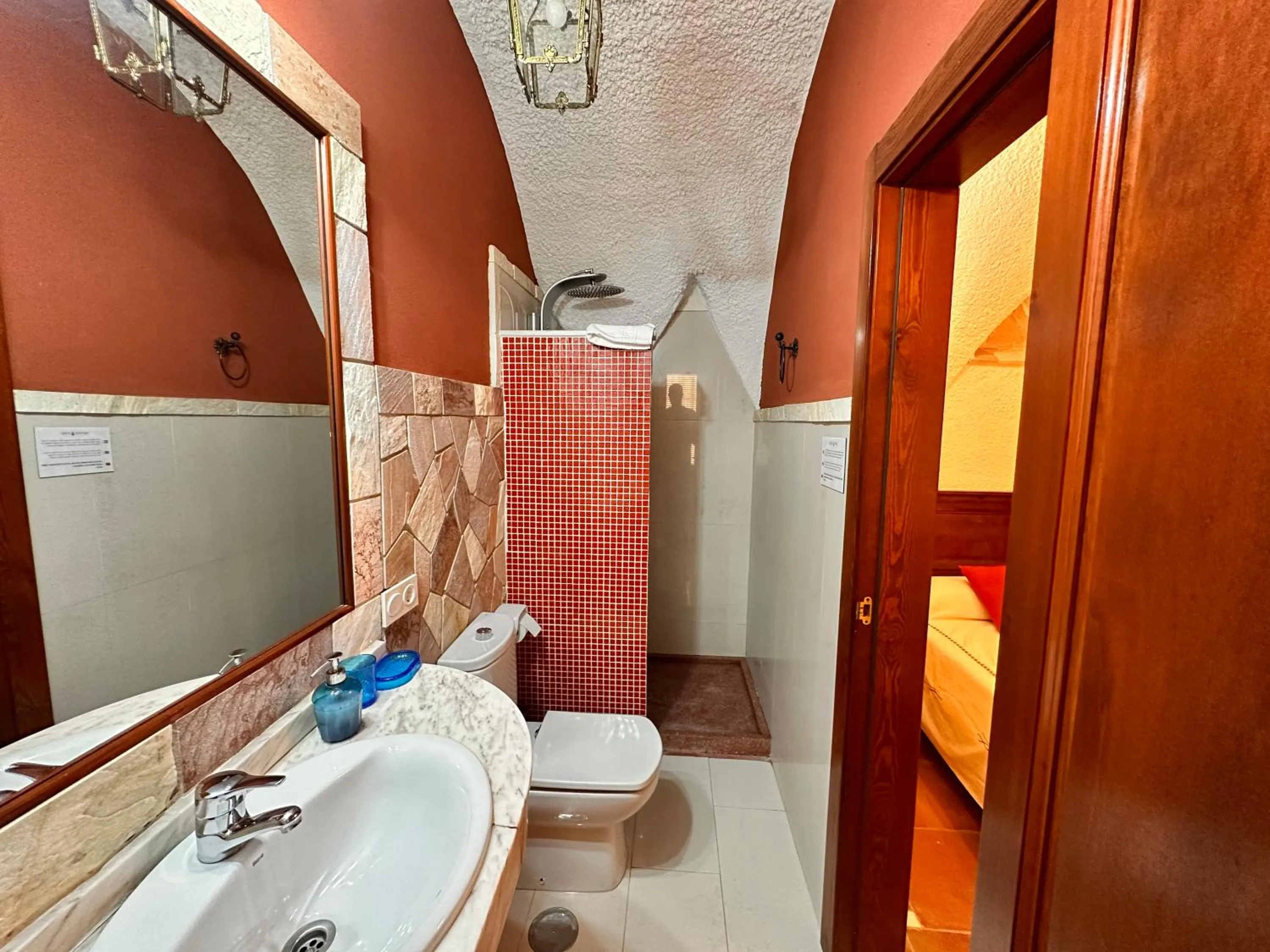 Shower in Cuevas La Granja