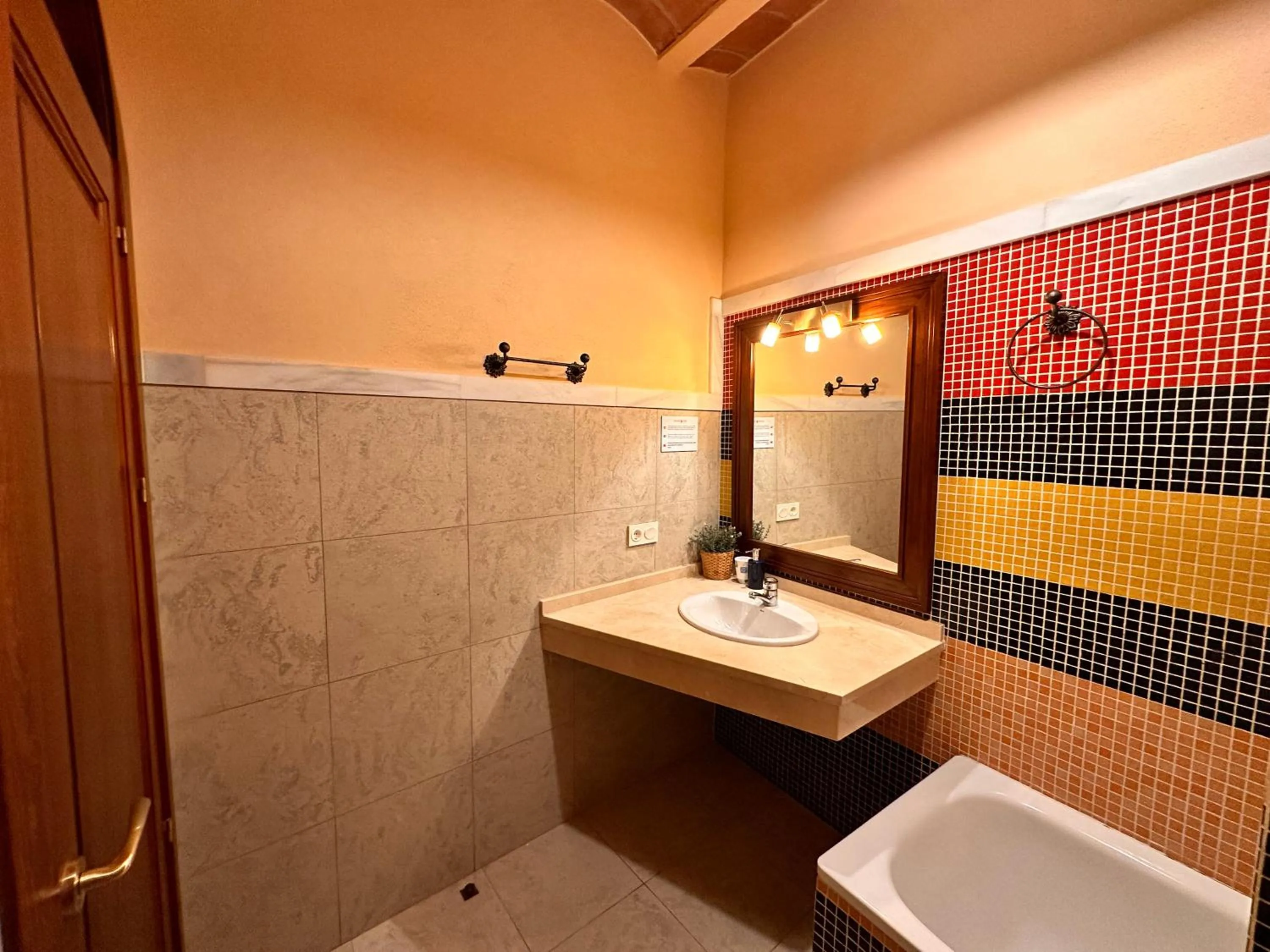 Toilet in Cuevas La Granja