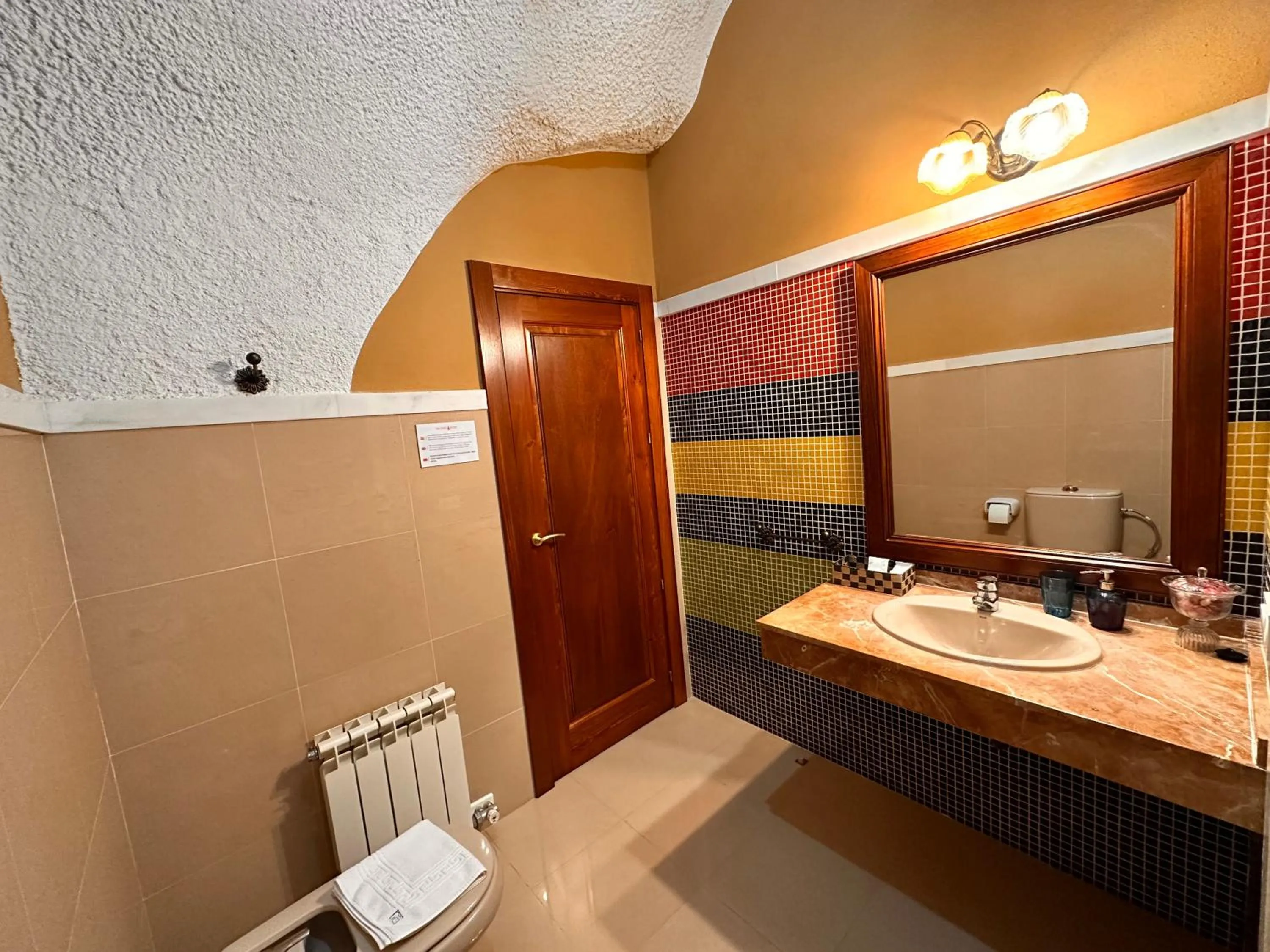 Toilet in Cuevas La Granja